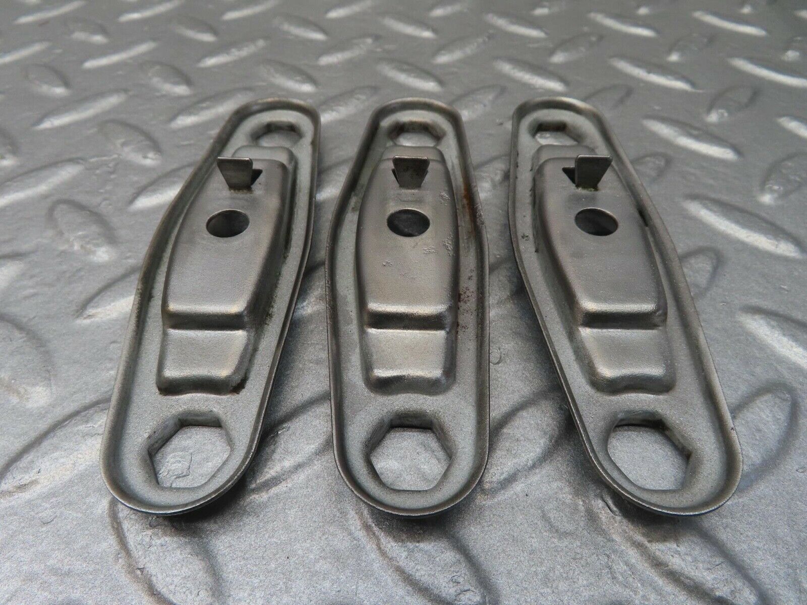 15947 Mercedes-Benz W123 280E Fuel Injector Bracket 3x