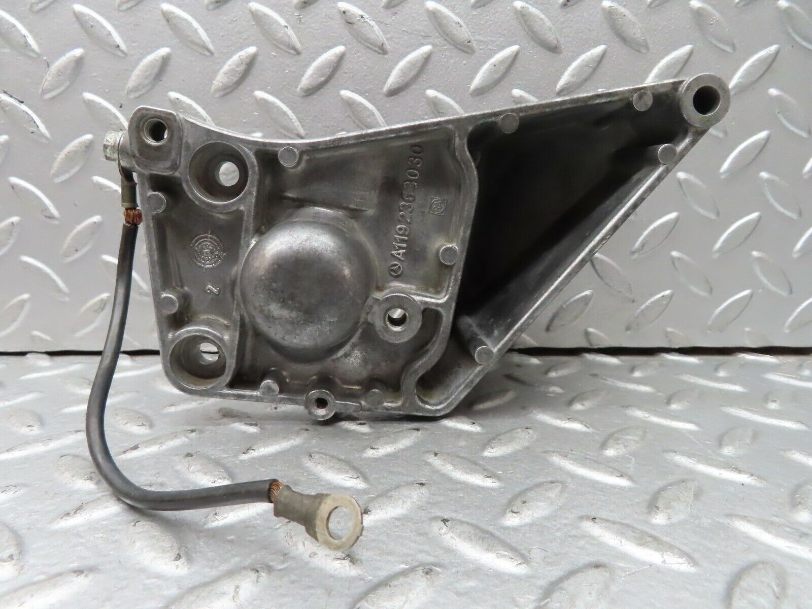 19538 Mercedes-Benz C140 CL420 Coupe Power Steering Pump Bracket 1192363030