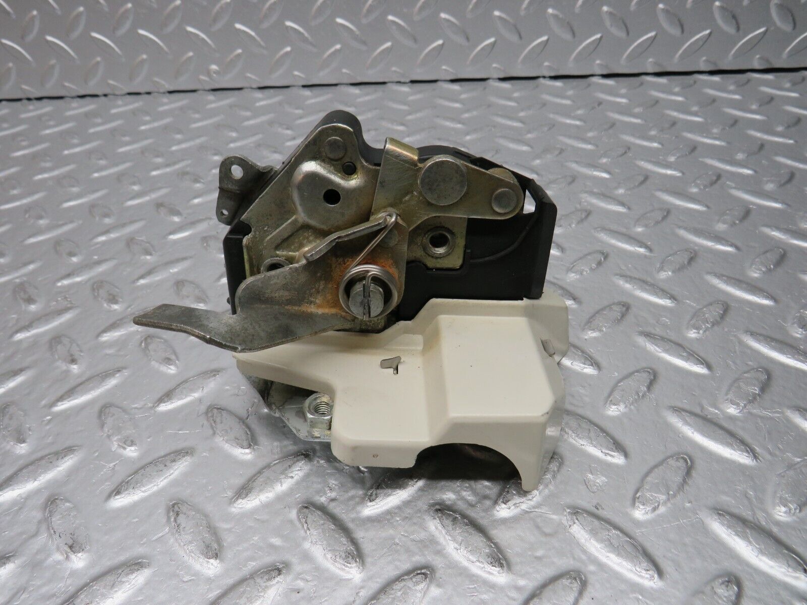 31393 Mercedes-Benz S124 220TE Wagon Rear Right Door Lock Mechanism