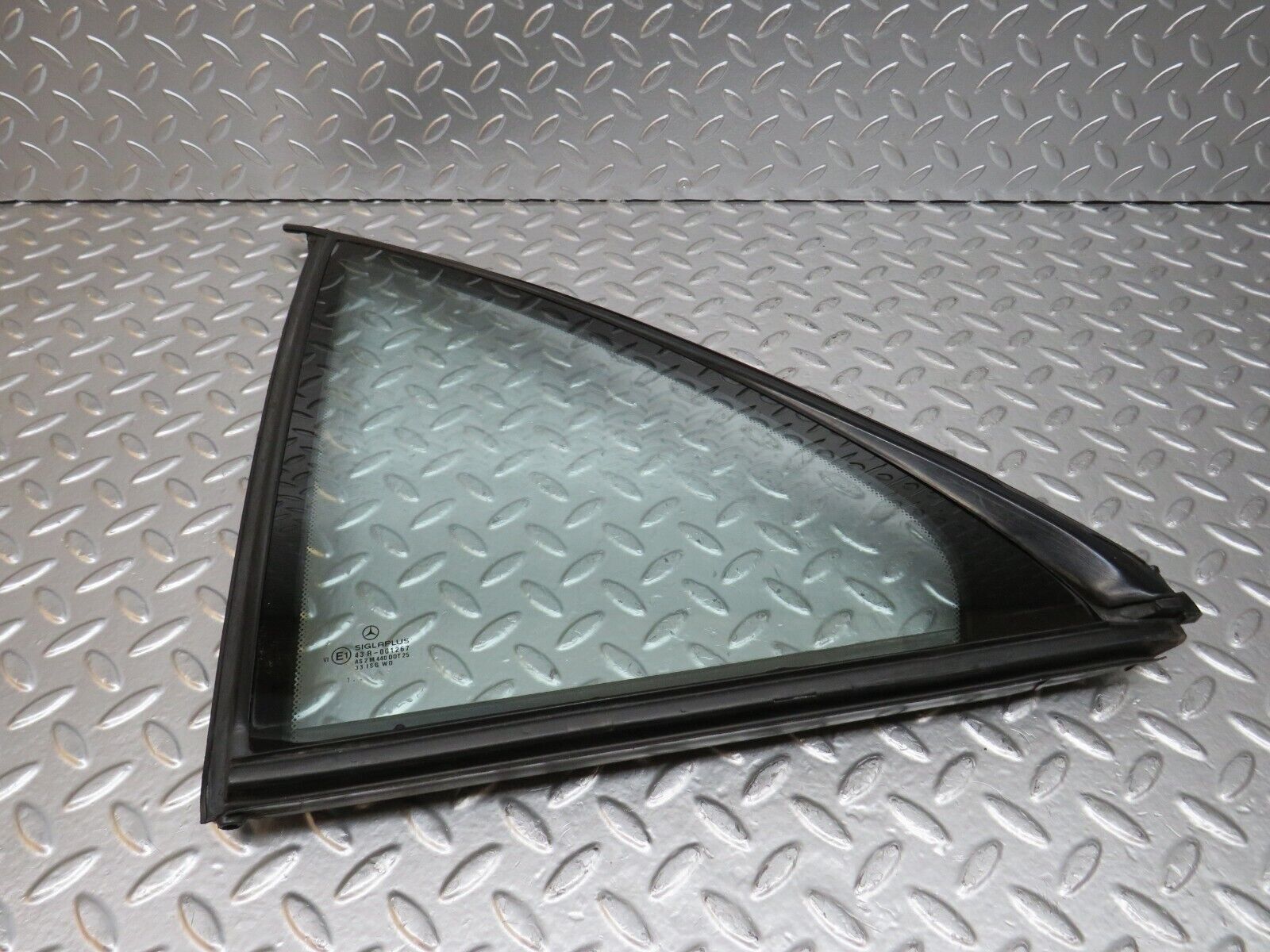 24646 Mercedes-Benz W140 SEL320 LWB Rear Left Quarter Window