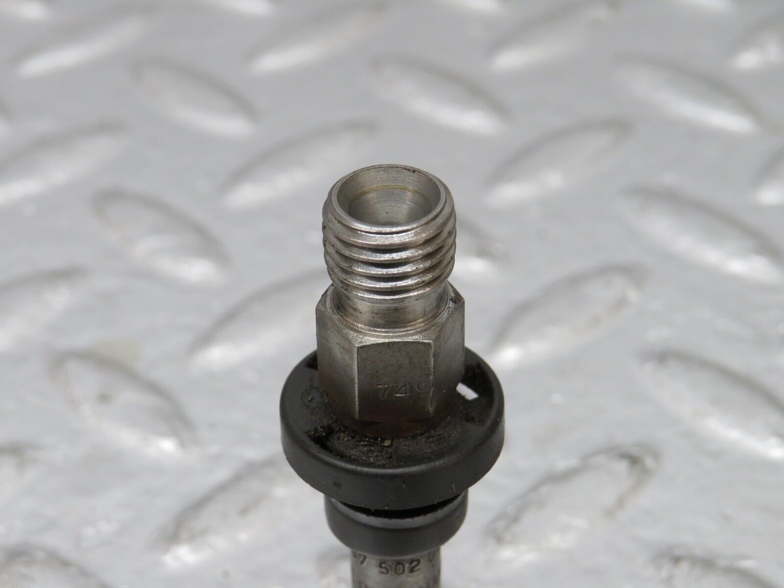 34126 Mercedes-Benz W124 260E Fuel Injector Bosch 0437502010