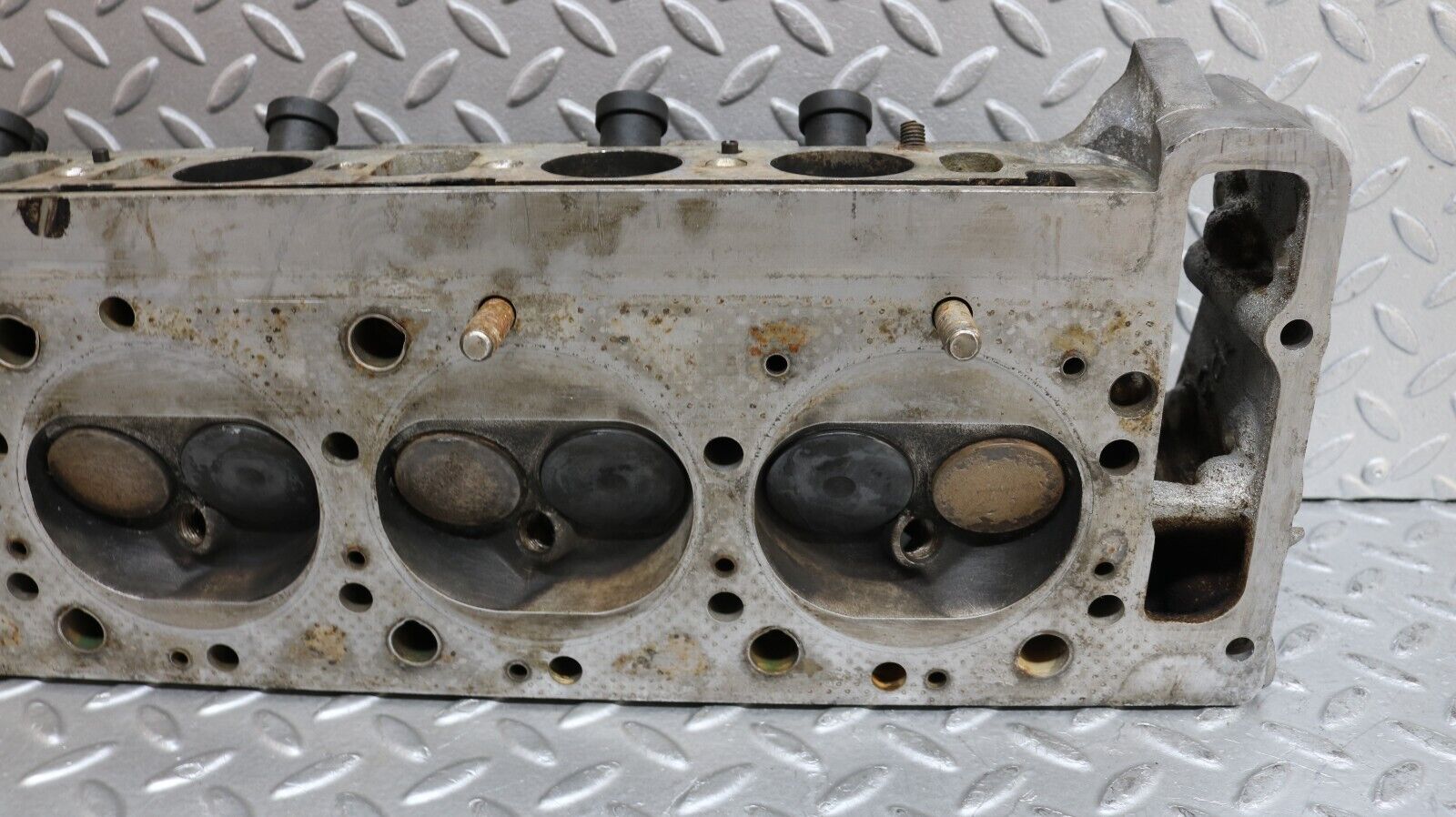 37170 Mercedes-Benz C126 420SEC Coupe Cylinder Head Left Side 1160164001