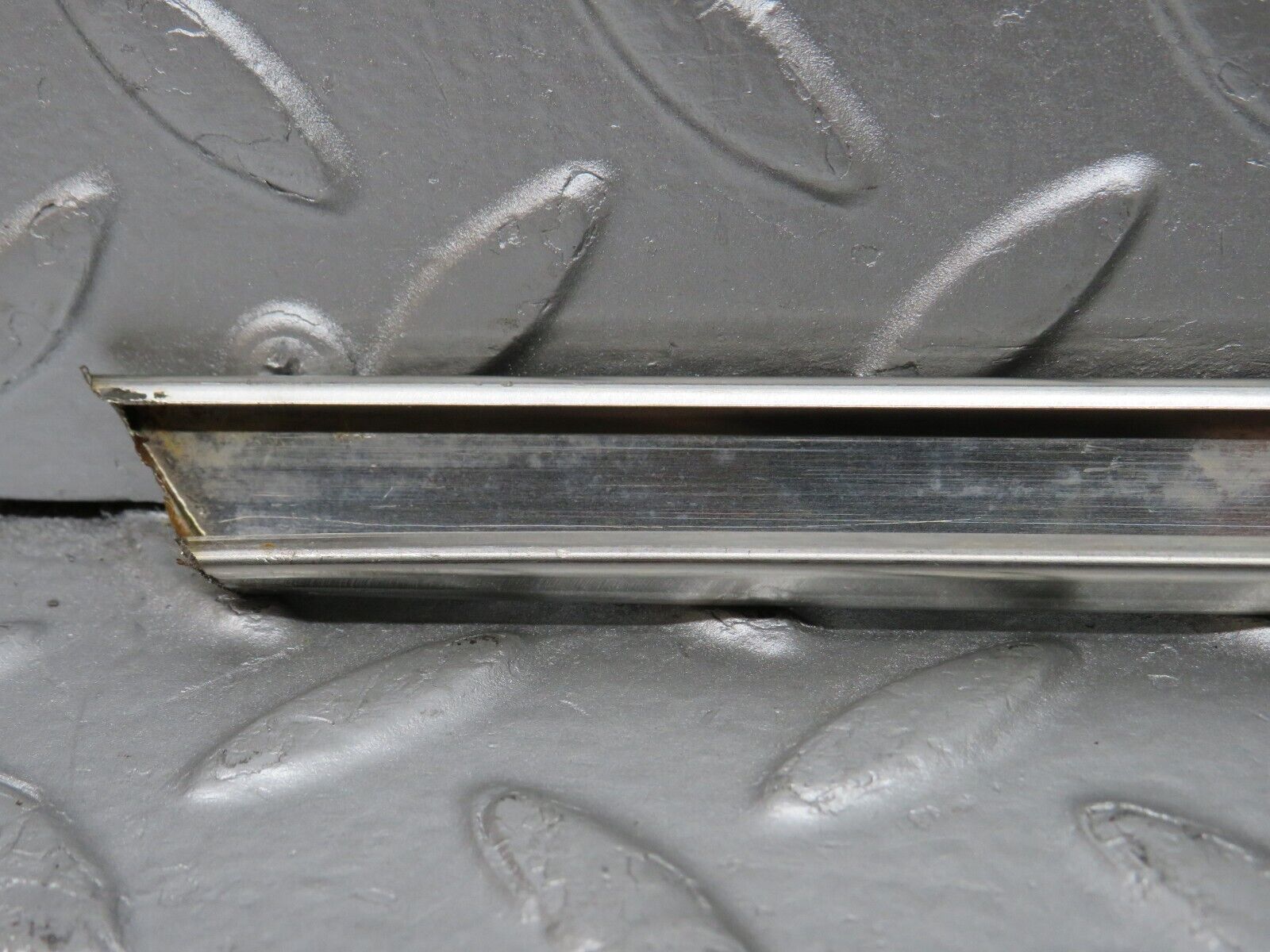 34374 Mercedes-Benz C126 380SEC Coupe Front Right Fender Wing Lower Moulding Chrome