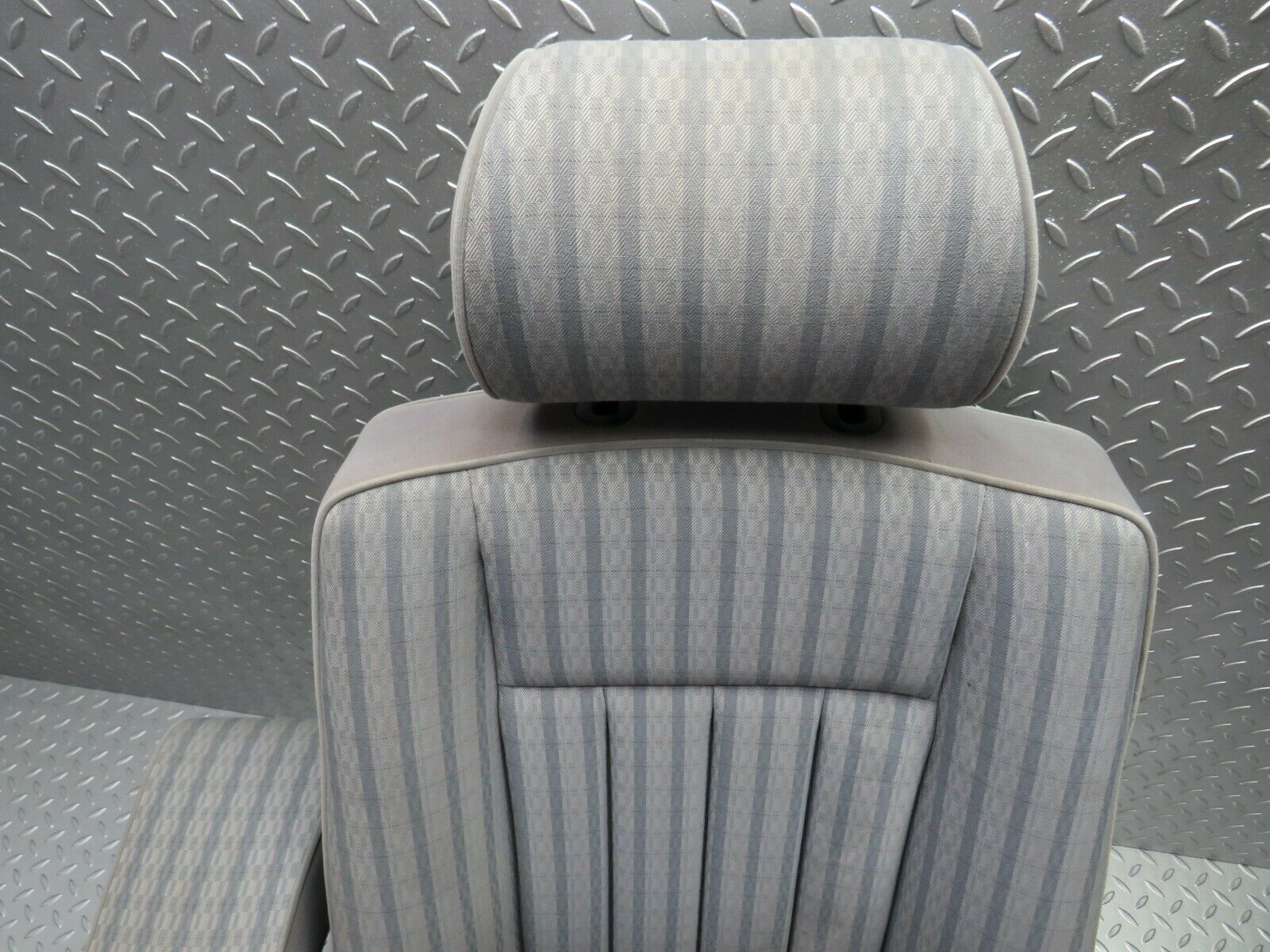 24370 Mercedes-Benz S124 220TE Wagon Front Left Seat Grey