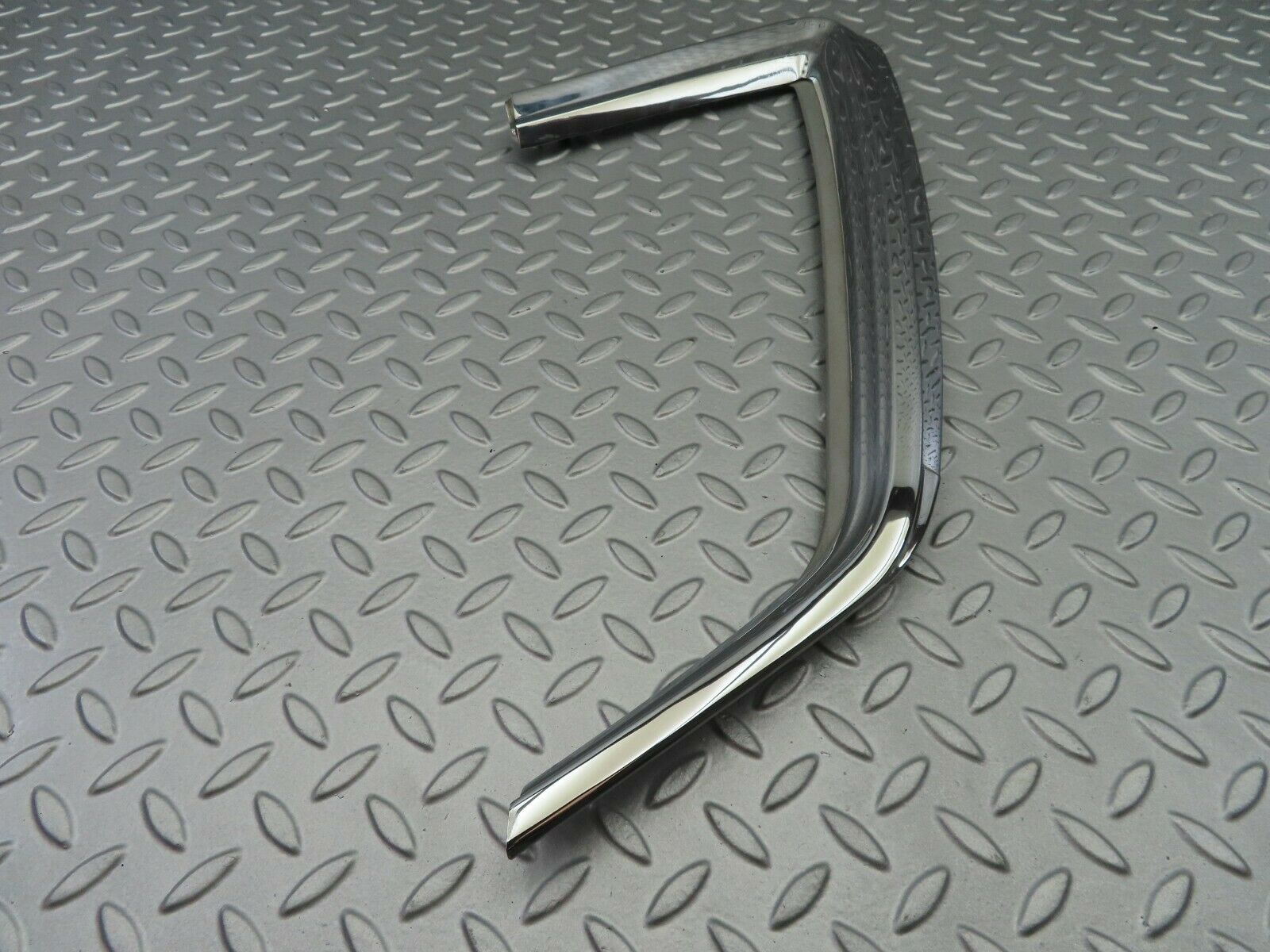 6897 Mercedes-Benz C107 350SLC Coupe Rear Right Window Triangle Trim 1076980289