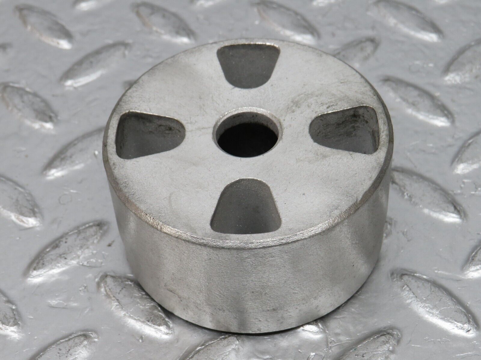 32252 Mercedes-Benz W123 220D Water Pump Spacer 1152050126