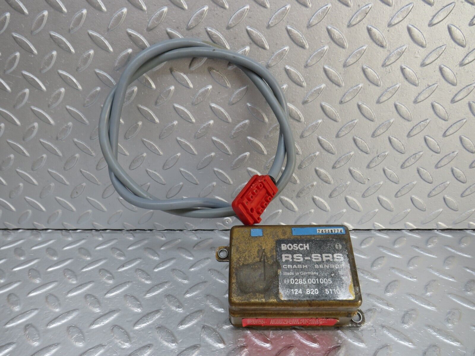 37004 Mercedes-Benz C126 420SEC Coupe Crash Sensor RS-SRS Bosch 0285001005 124820511