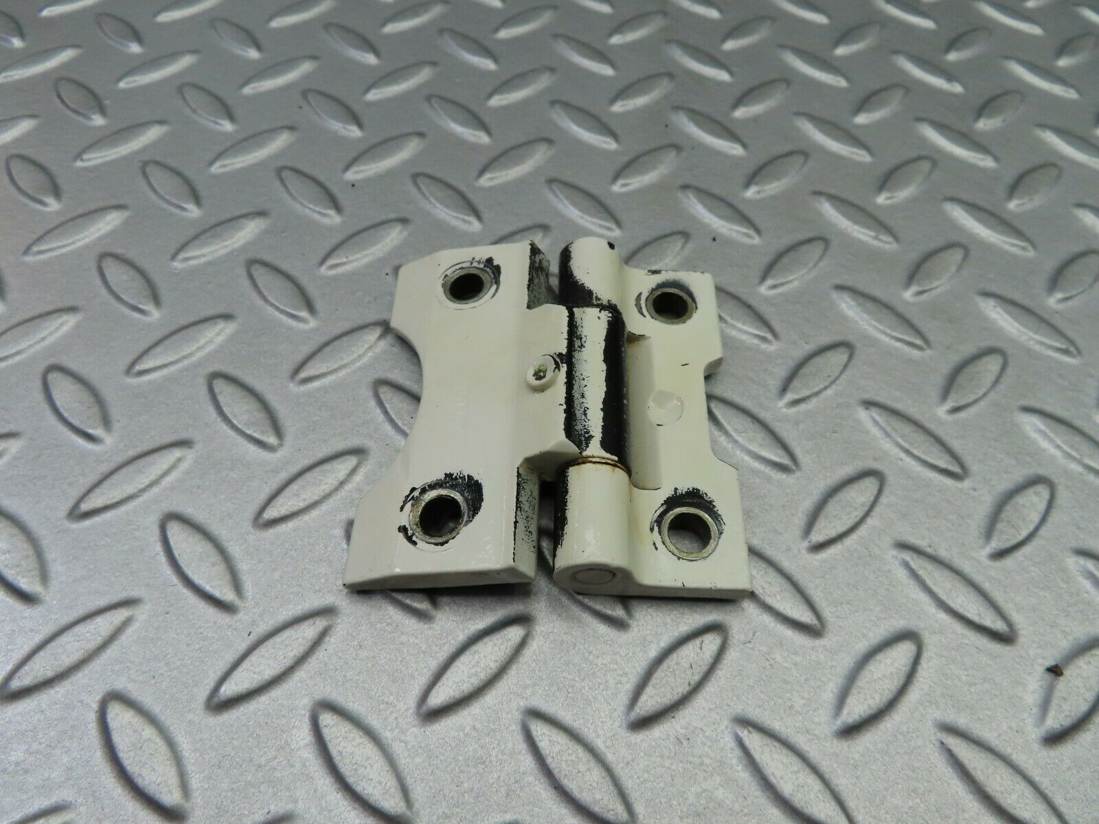 5845 Mercedes-Benz W123 200 Door Hinge 1237200037