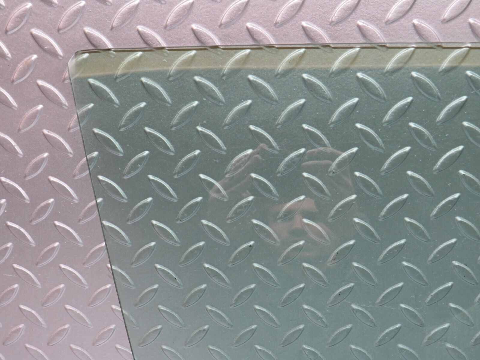 39069 Mercedes-Benz W201 190E 2.6L Front Right Door Window Glass