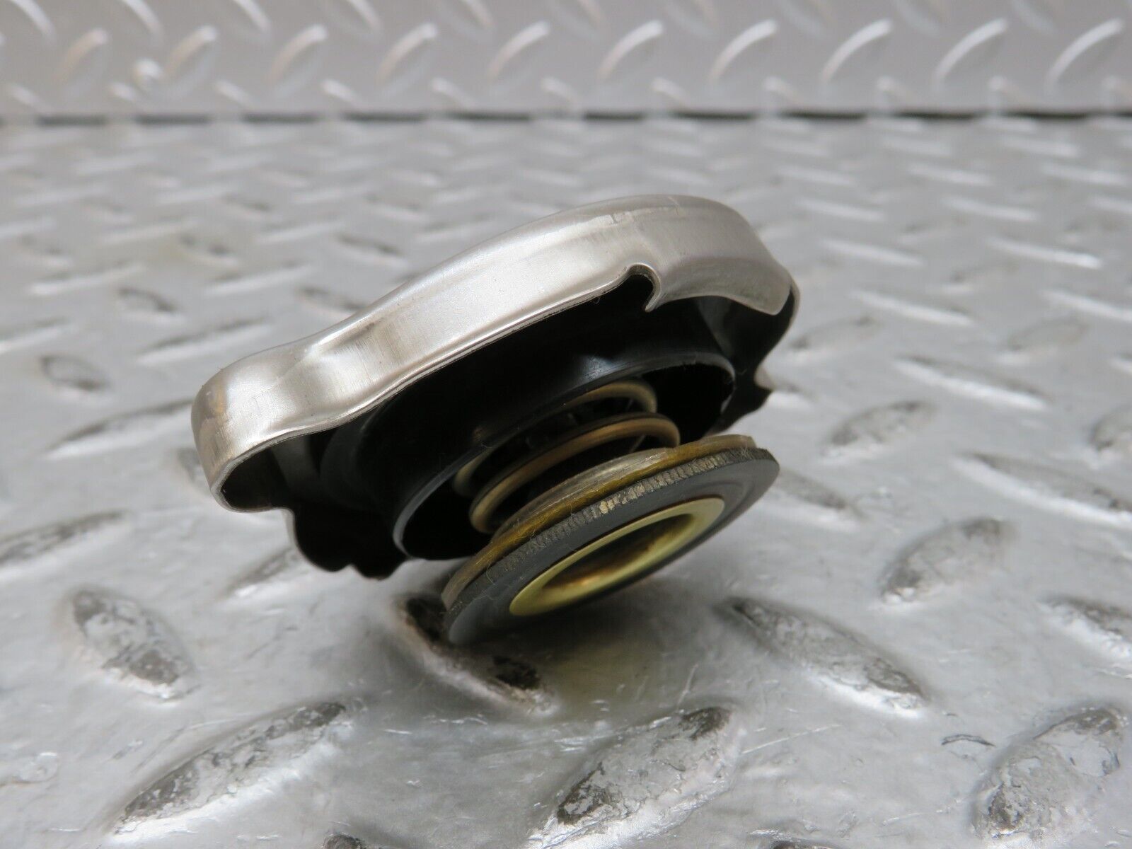 27863 Mercedes-Benz W123 280E Radiator Cap 1245000106