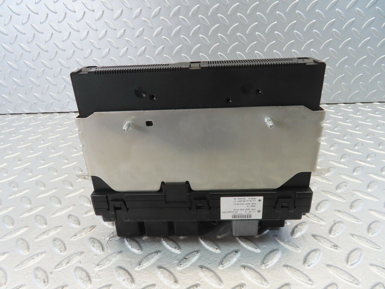 11121 Mercedes-Benz W221 S320 Rear Fuse Box 2215403050