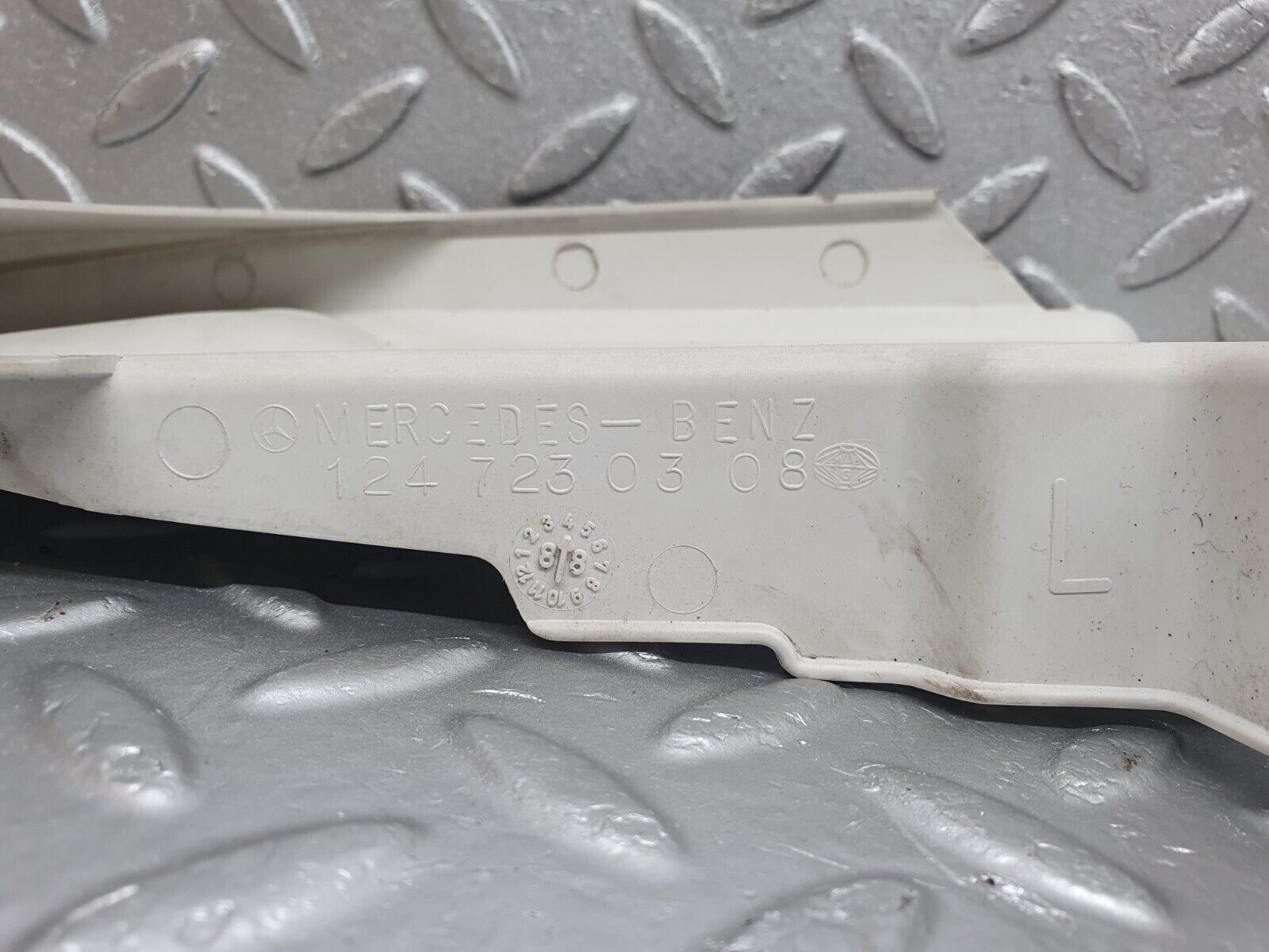 41396 Mercedes-Benz W124 200E Front Door Lock Cover 2x 1247230408 1247230308