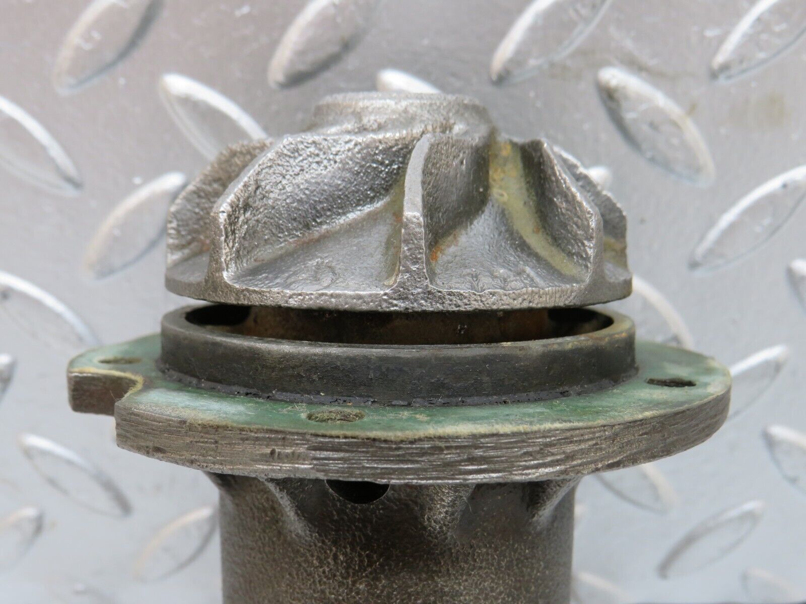 28430 Mercedes-Benz S123 240D Wagon Water Pump 1212010107 1102010110