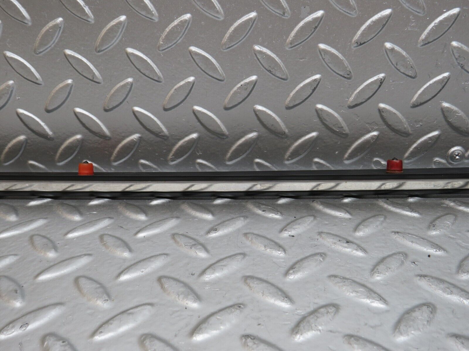 27959 Mercedes-Benz W123 280E Rear Left Fender Wing Centre Moulding Trim