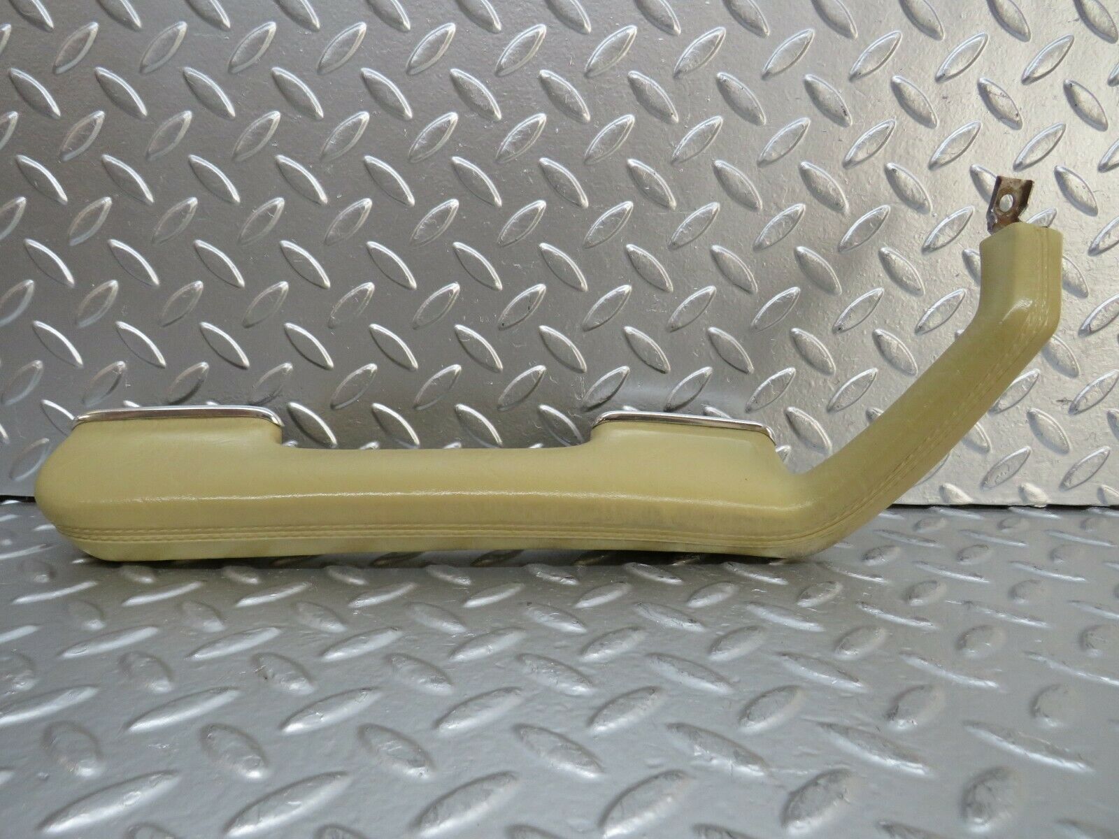 23933 Mercedes-Benz W123 280E Left Interior Door Handle Beige 1239701701