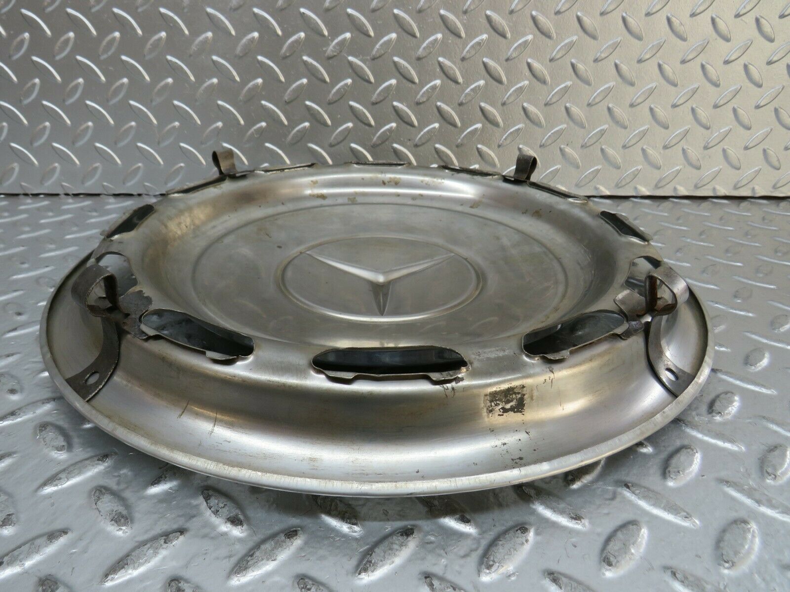 23866 Mercedes-Benz C107 450SLC Coupe Wheel Trim Hub Cap 14"