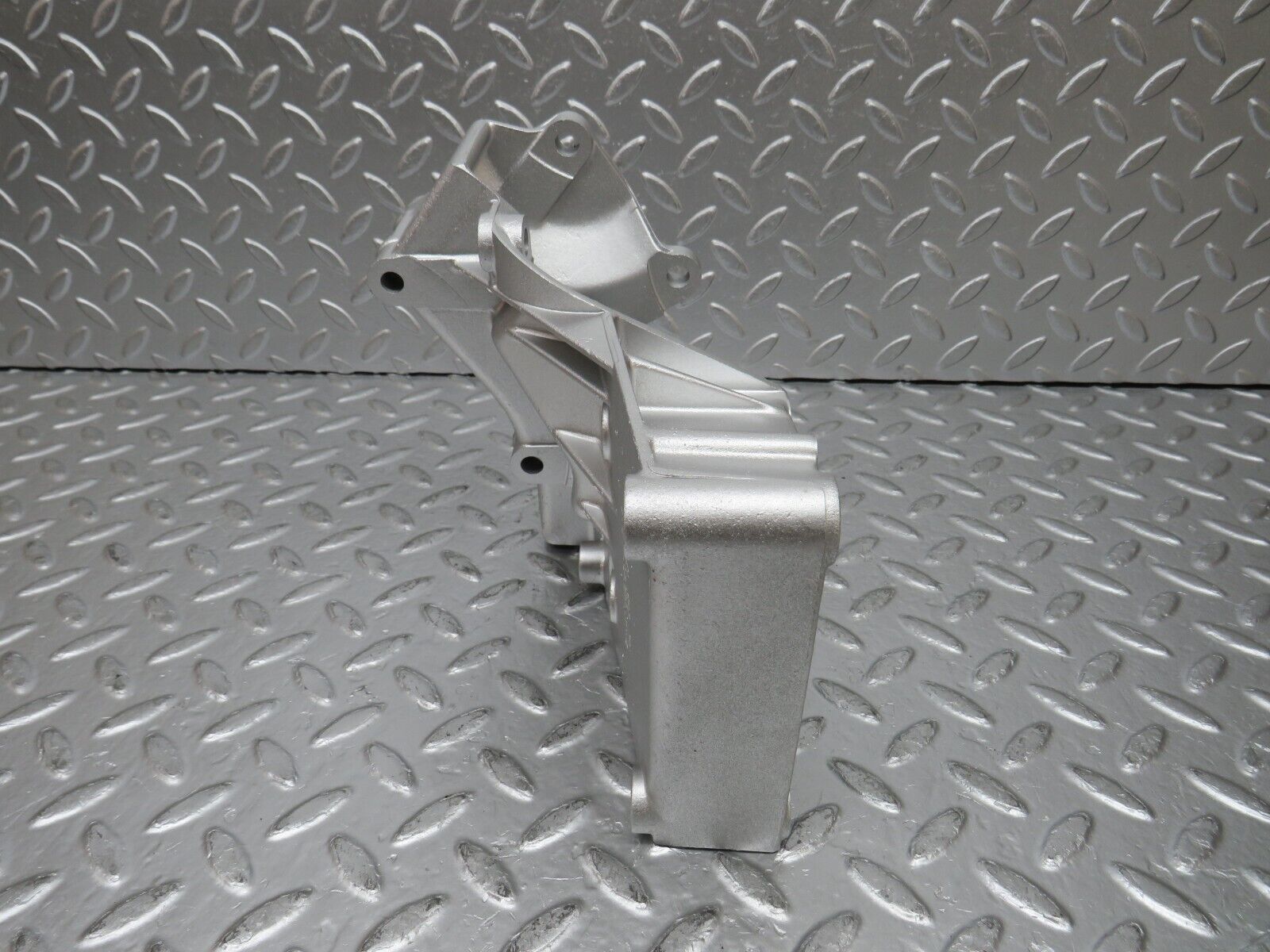 30540 Mercedes-Benz W124 230E Power Steering Pump Bracket 1022361330