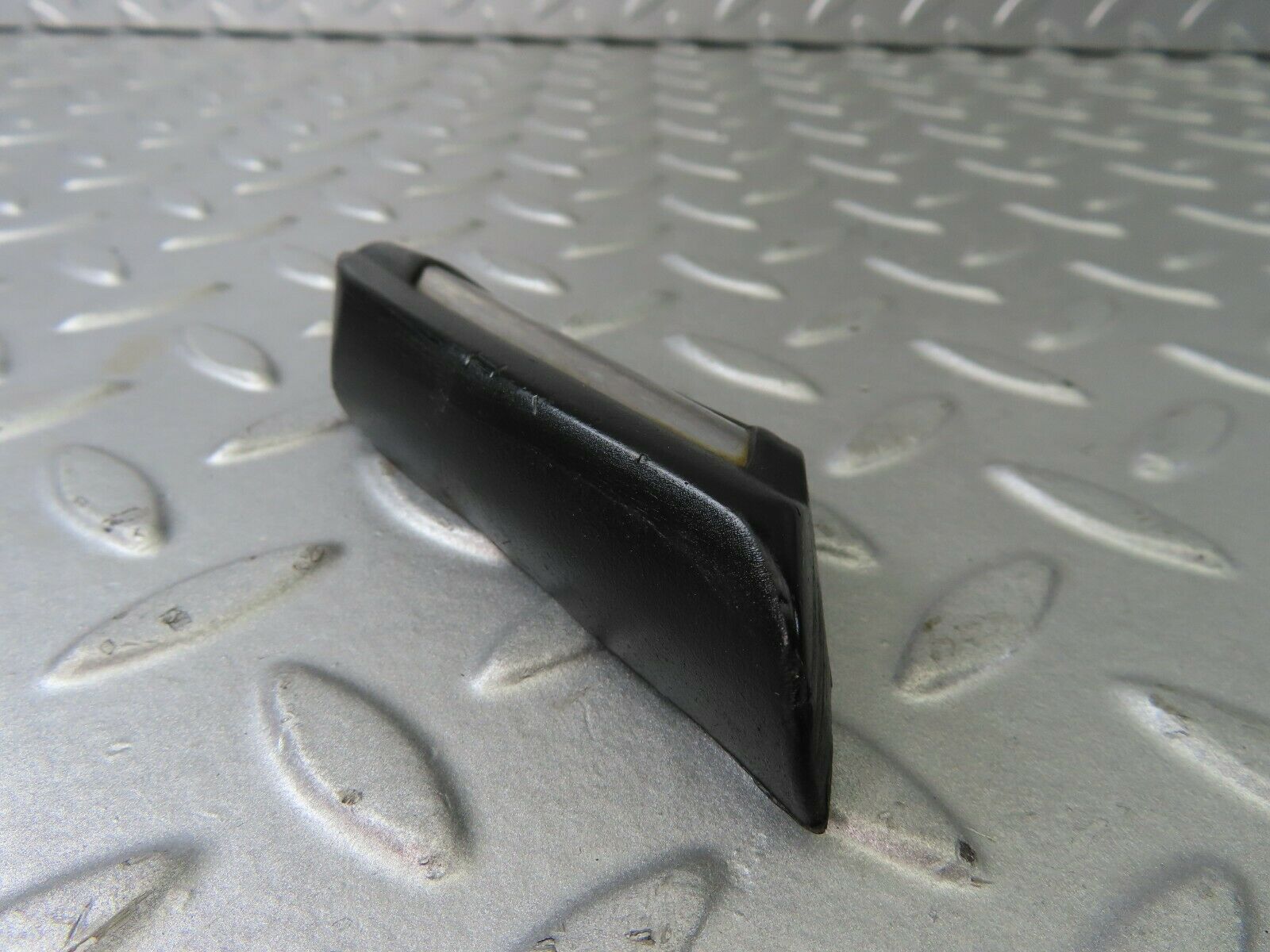 7266 Mercedes-Benz W116 450SE Rear Right Fender Wing Centre Chrome Trim