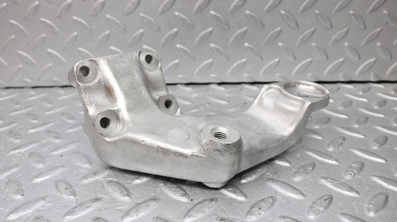 37221 Mercedes-Benz C126 420SEC Coupe Engine Mount Bracket Left 1162235004