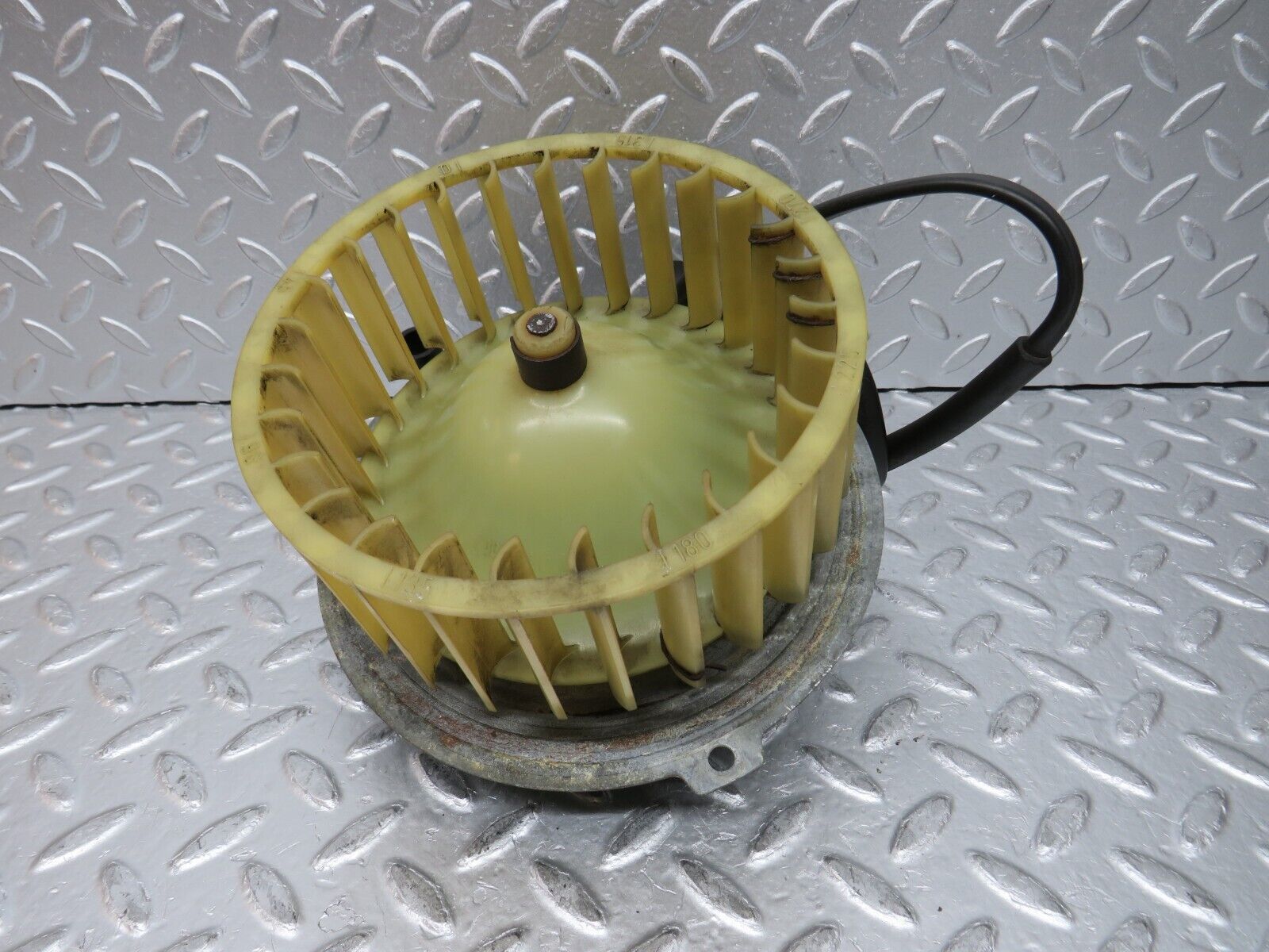 0081 Mercedes-Benz W116 350SE Heater Blower Motor 0130107012