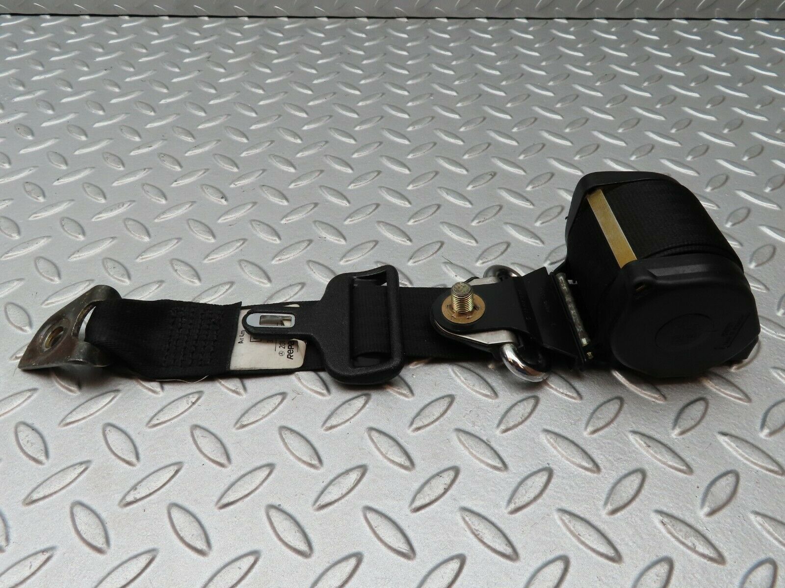 4403 Mercedes-Benz W123 230E Front Left Seat Belt 2018601685