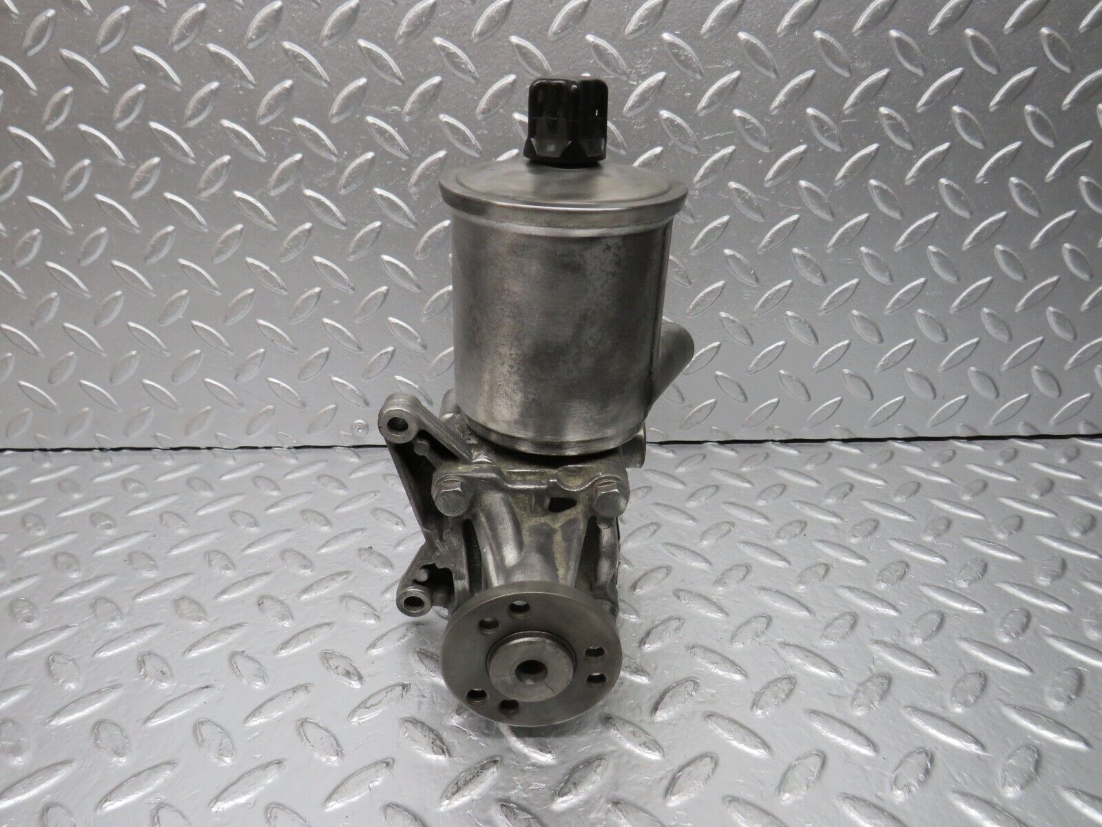30453 Mercedes-Benz W124 230E Power Steering Pump 2104660001