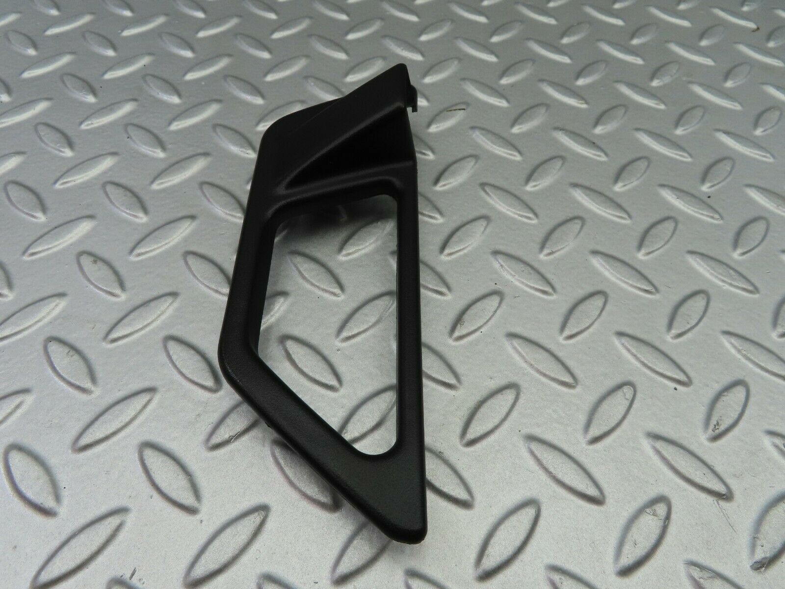 6432 Mercedes-Benz S124 E220 Wagon Door Opener Frame Front Right