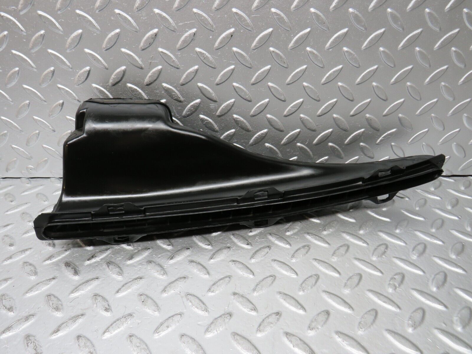 29877 Mercedes-Benz W123 230E Air Duct Vent Pair 1238300119 1238300219