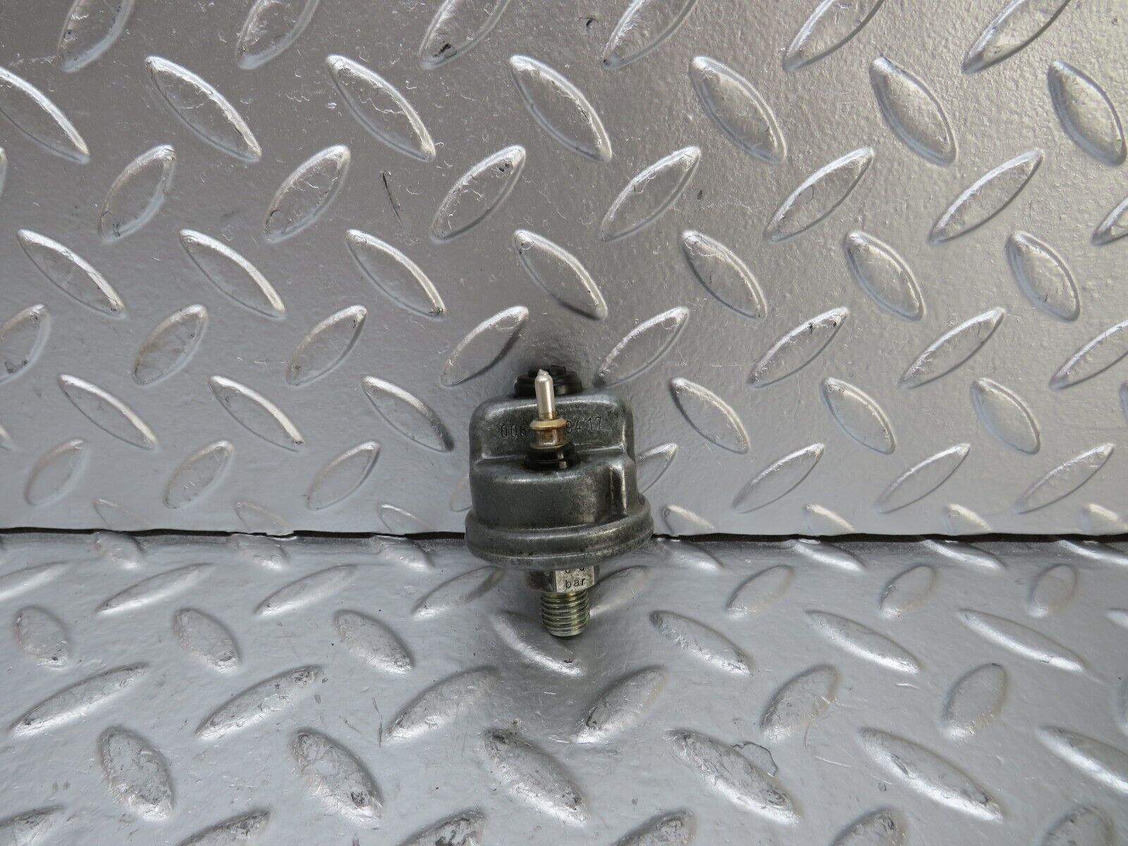 25780 Mercedes-Benz W124 280E Oil Pressure Sensor 0065429417