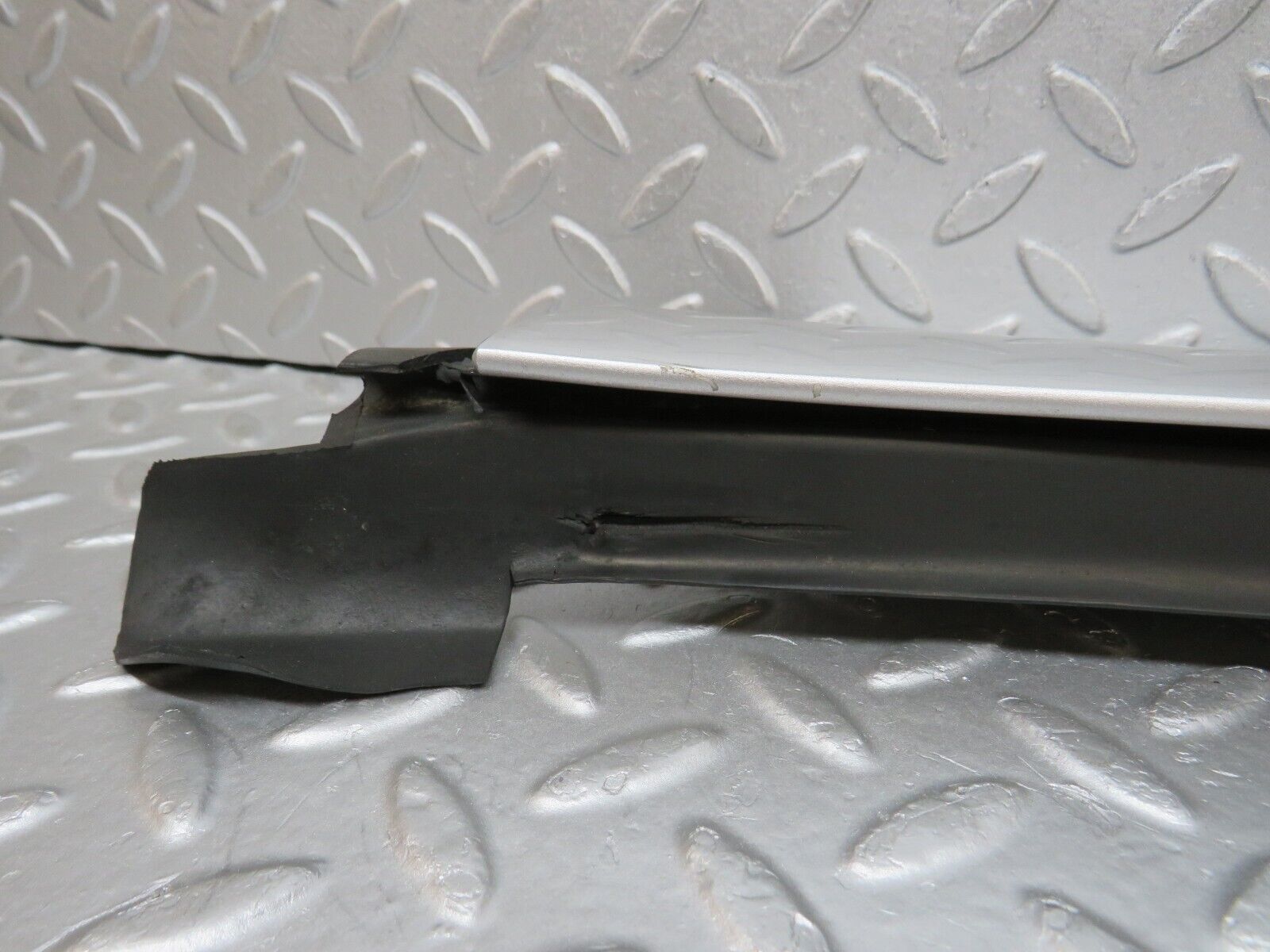 39354 Mercedes-Benz R129 320SL Coupe A Pillar Exterior Cover Trim Right 1296980218 1296980298