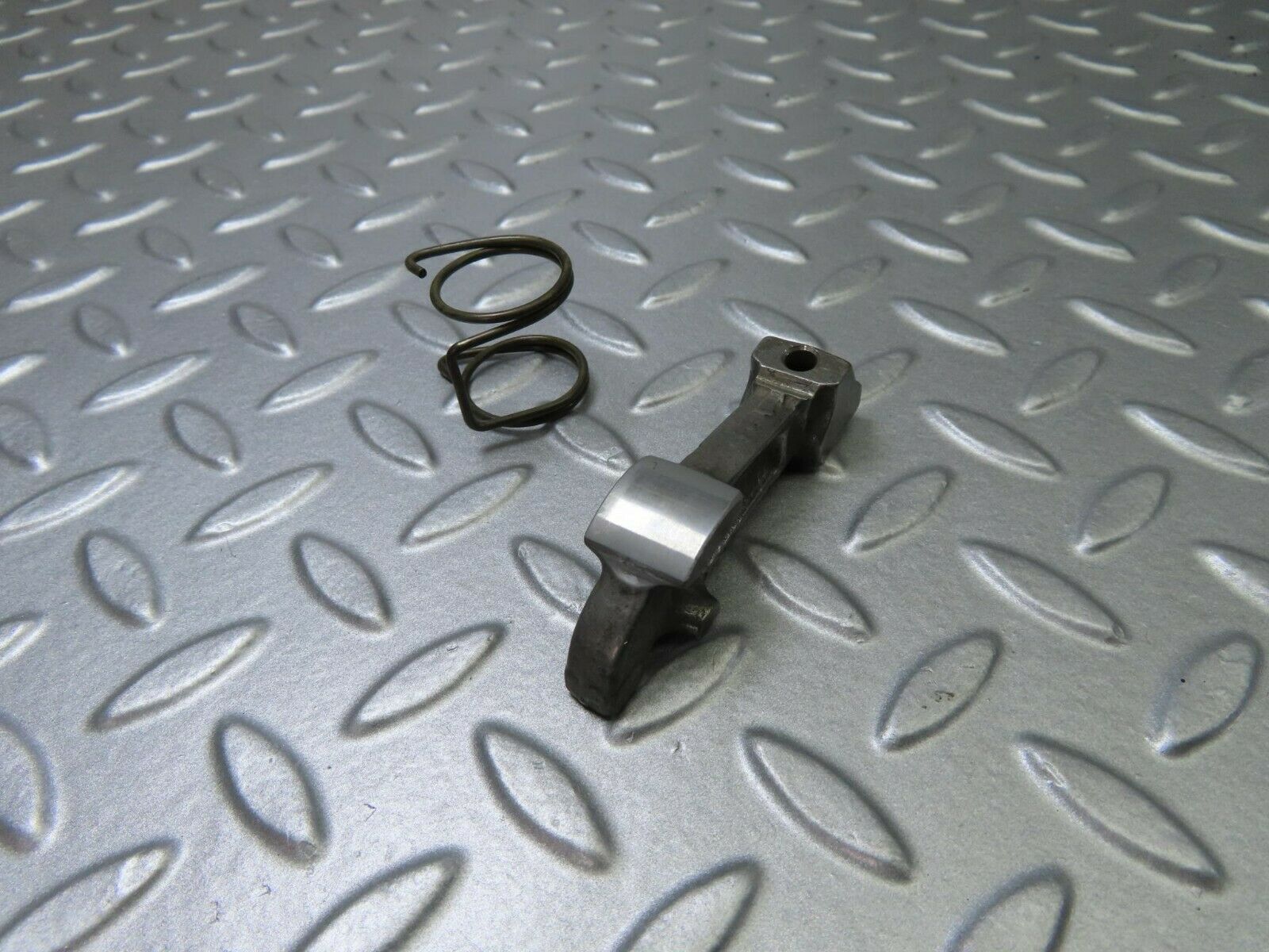 9132 Mercedes-Benz W108 Valve Rocker Arm With Retaining Spring