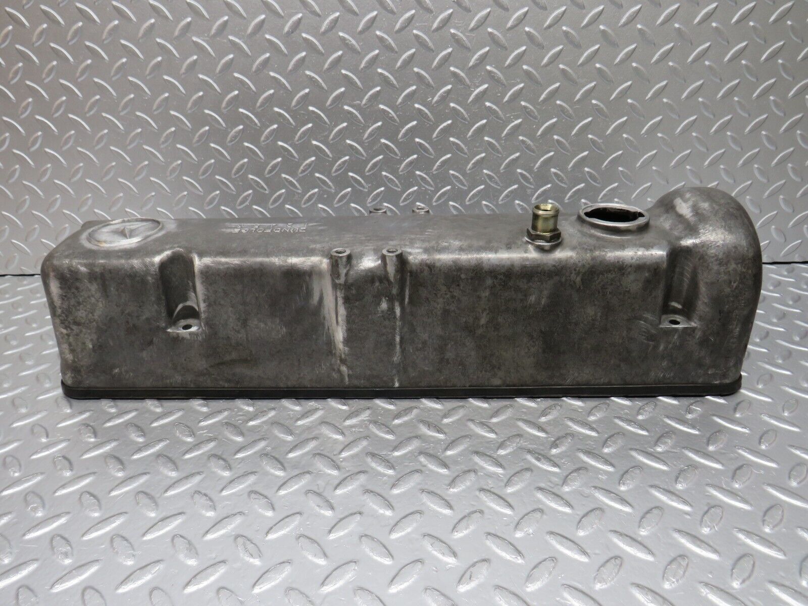 32936 Mercedes-Benz W123 300D Cylinder Head Valve Cover 6170160305