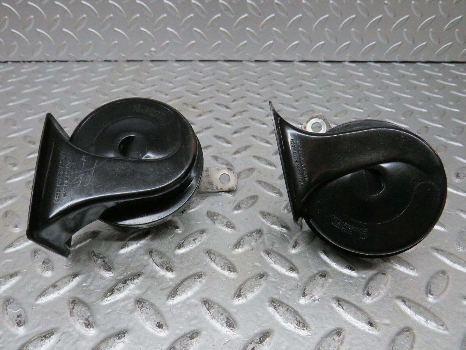 27805 Mercedes-Benz S124 300TE Wagon Horn Bosch Pair