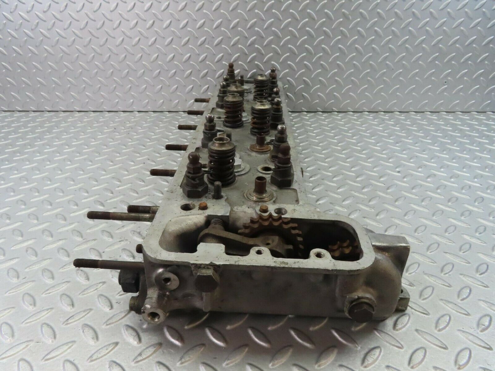 8666 Mercedes-Benz W111 Cylinder Head 1270104020