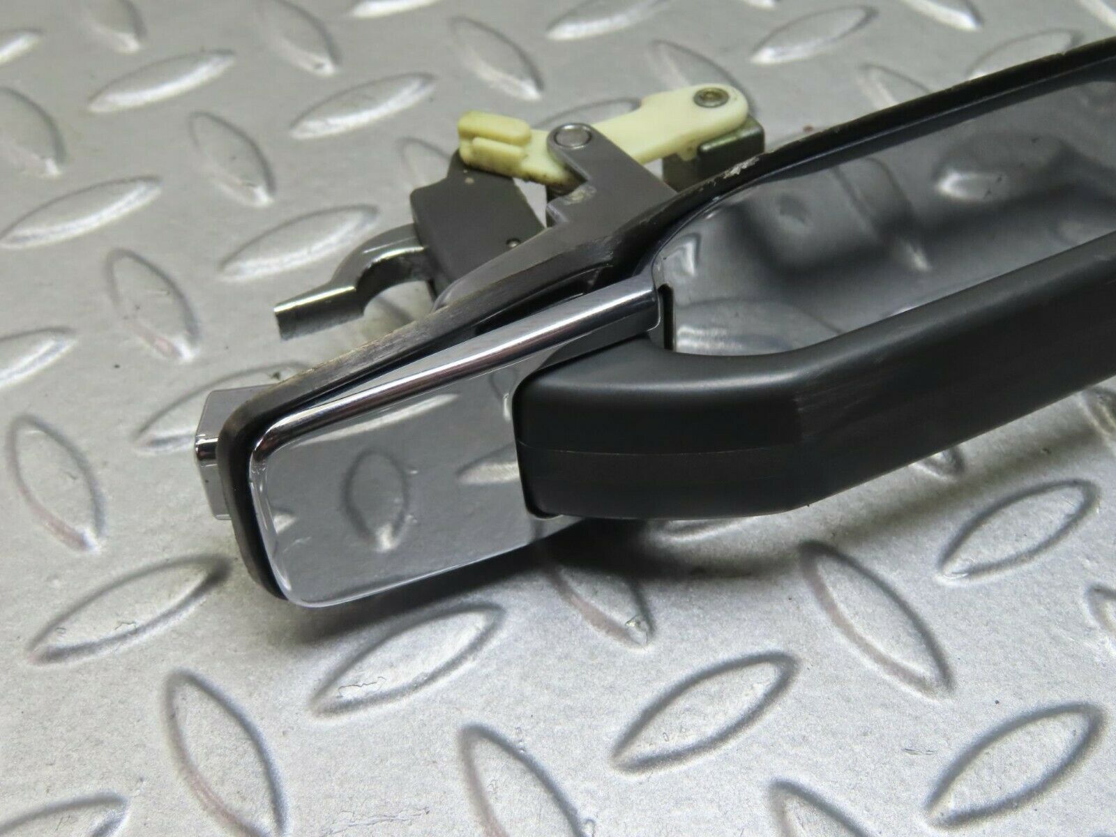 8761 Mercedes-Benz W126 Exterior Door Handle Rear 1267600059