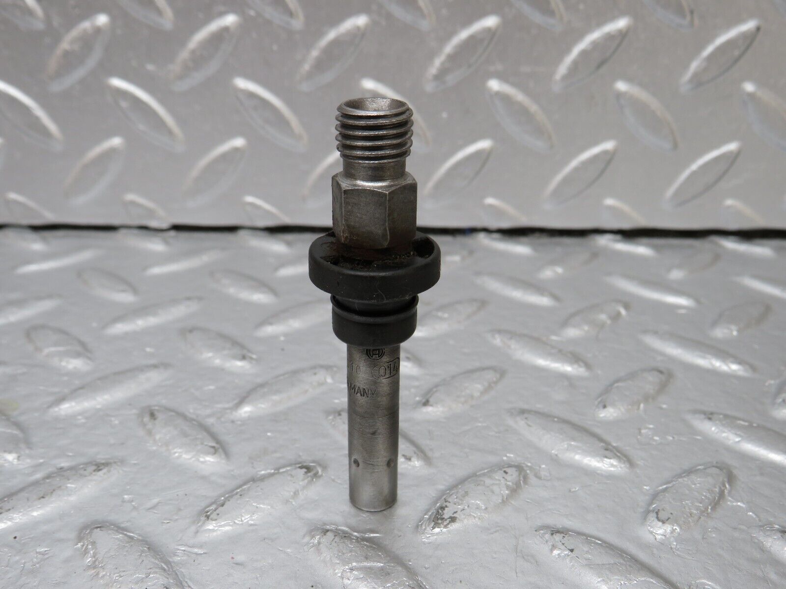 34124 Mercedes-Benz W124 260E Fuel Injector Bosch 0437502010