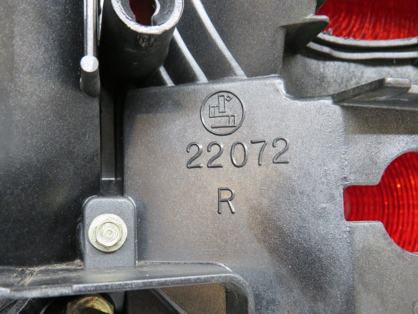 36191 Mercedes-Benz W126 420SE Tail Light & Bulb Holder Right Side 22072