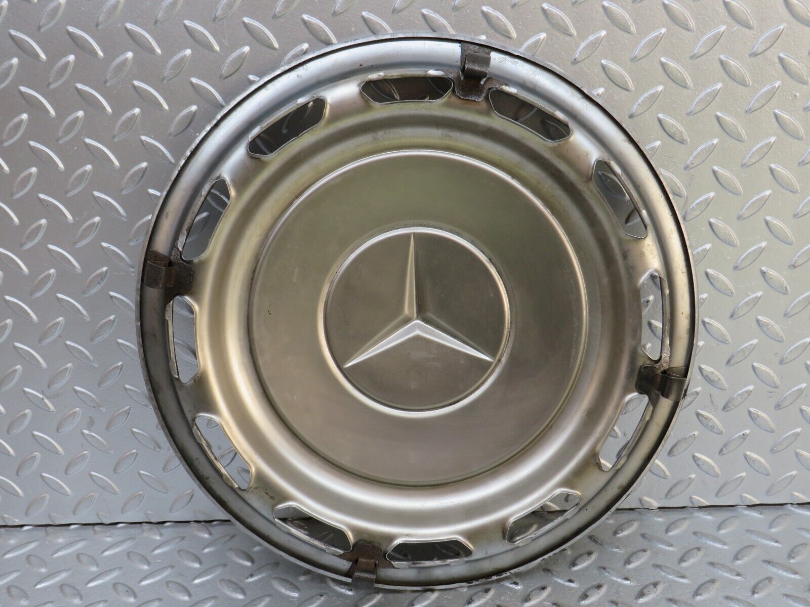 28410 Mercedes-Benz S123 240D Wagon Wheel Trim Hub Cap 14"