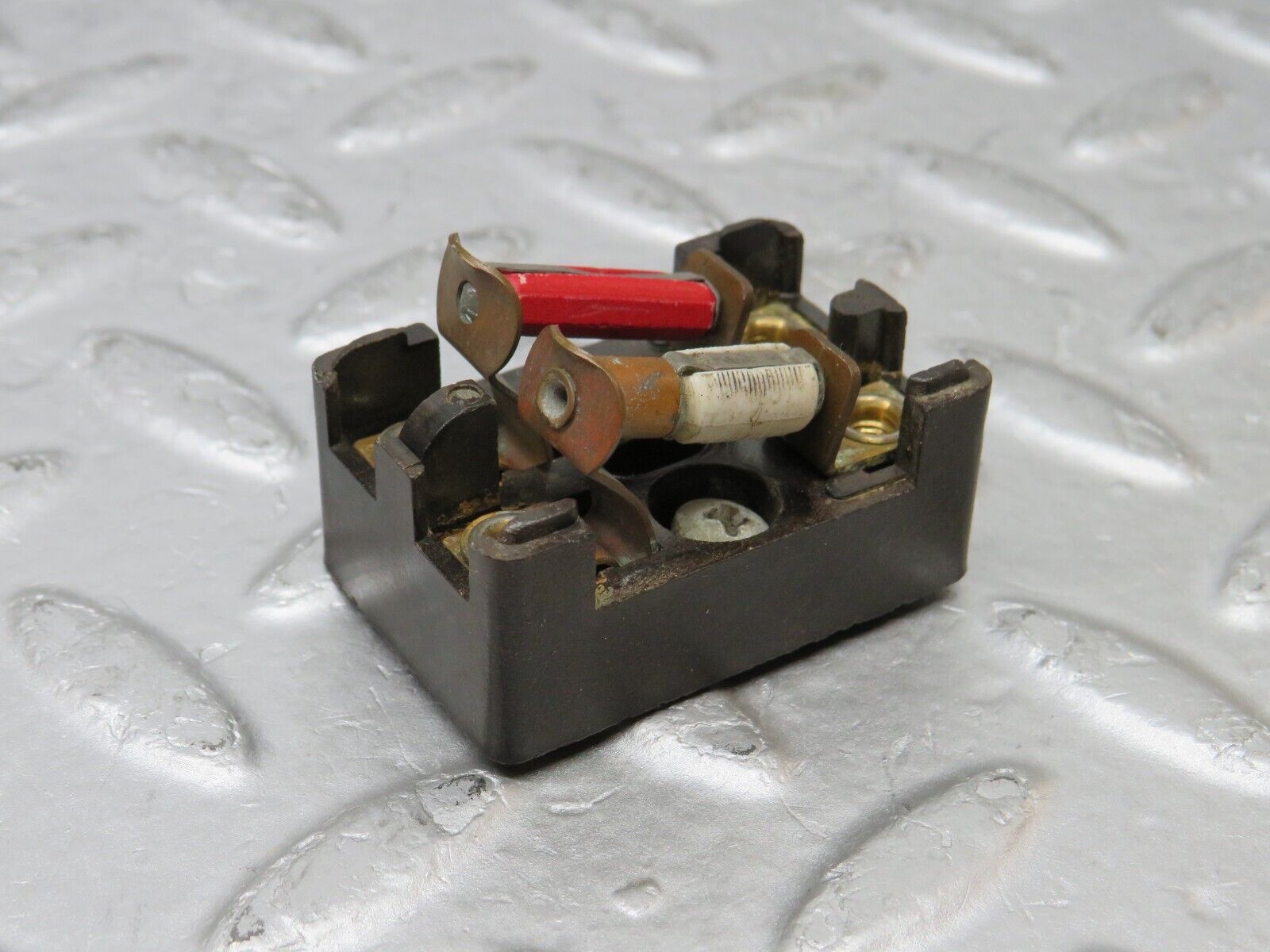 37323 Mercedes-Benz W109 300SEL Fuse Box Connector