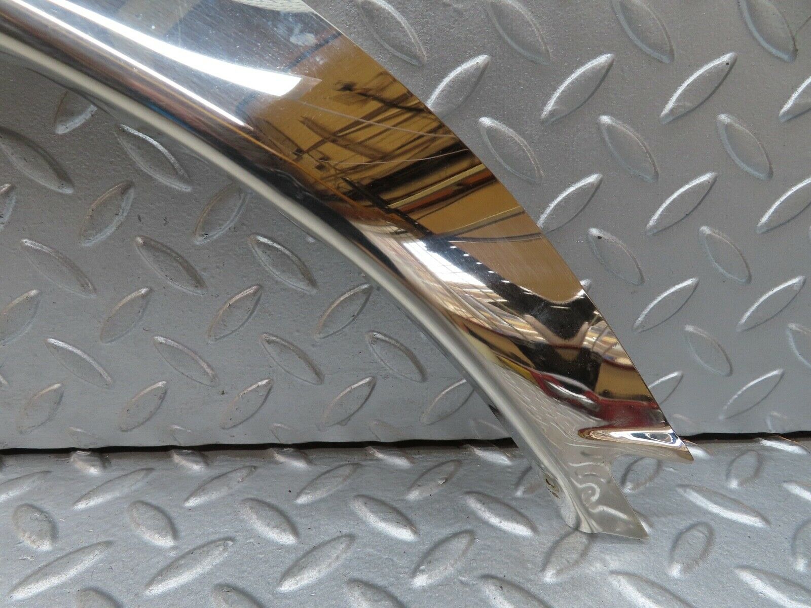 17677 Mercedes-Benz W116 450SEL Front Left Wheel Arch Chrome Trim