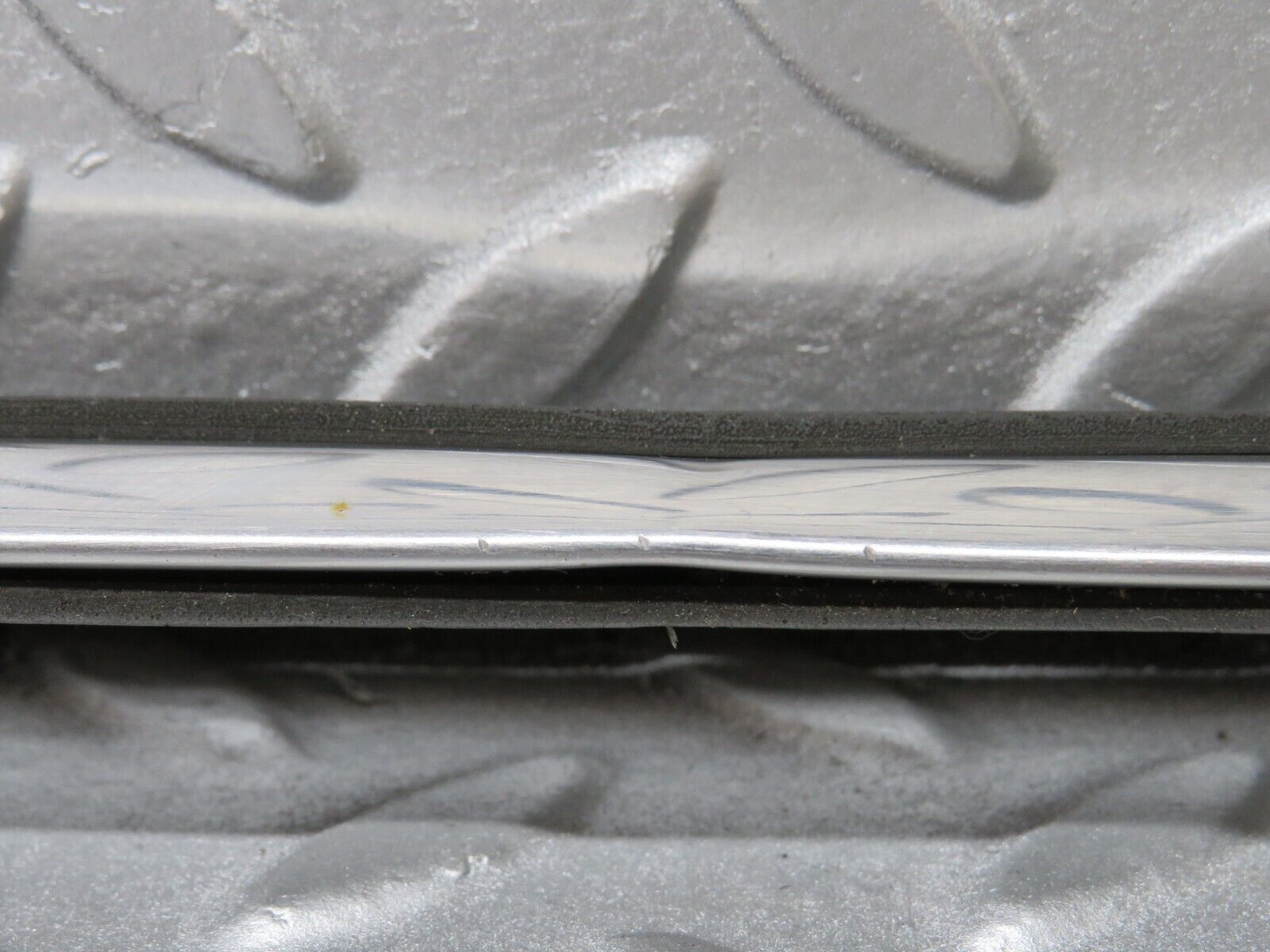 37440 Mercedes-Benz W109 300SEL Front Left Fender Wing Centre Moulding Trim