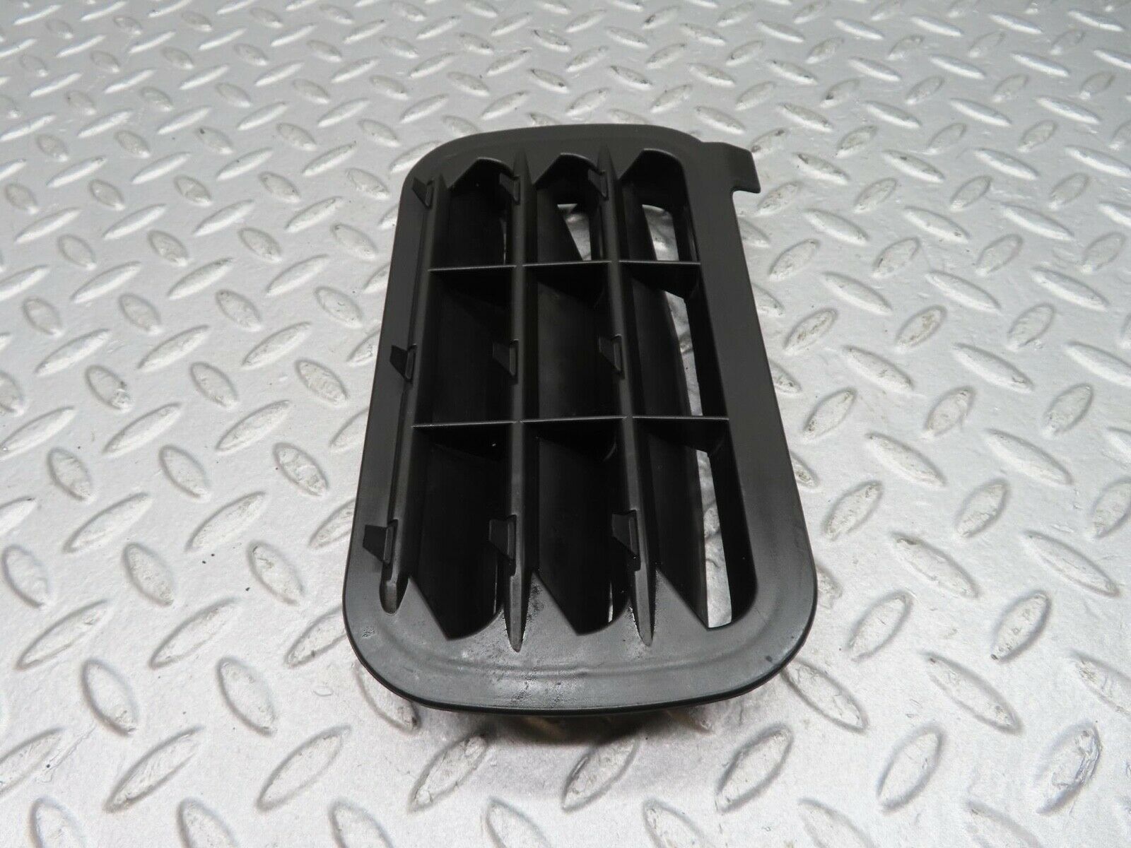 16202 Mercedes-Benz W124 260E Rear Air Intake Vent 1248370230