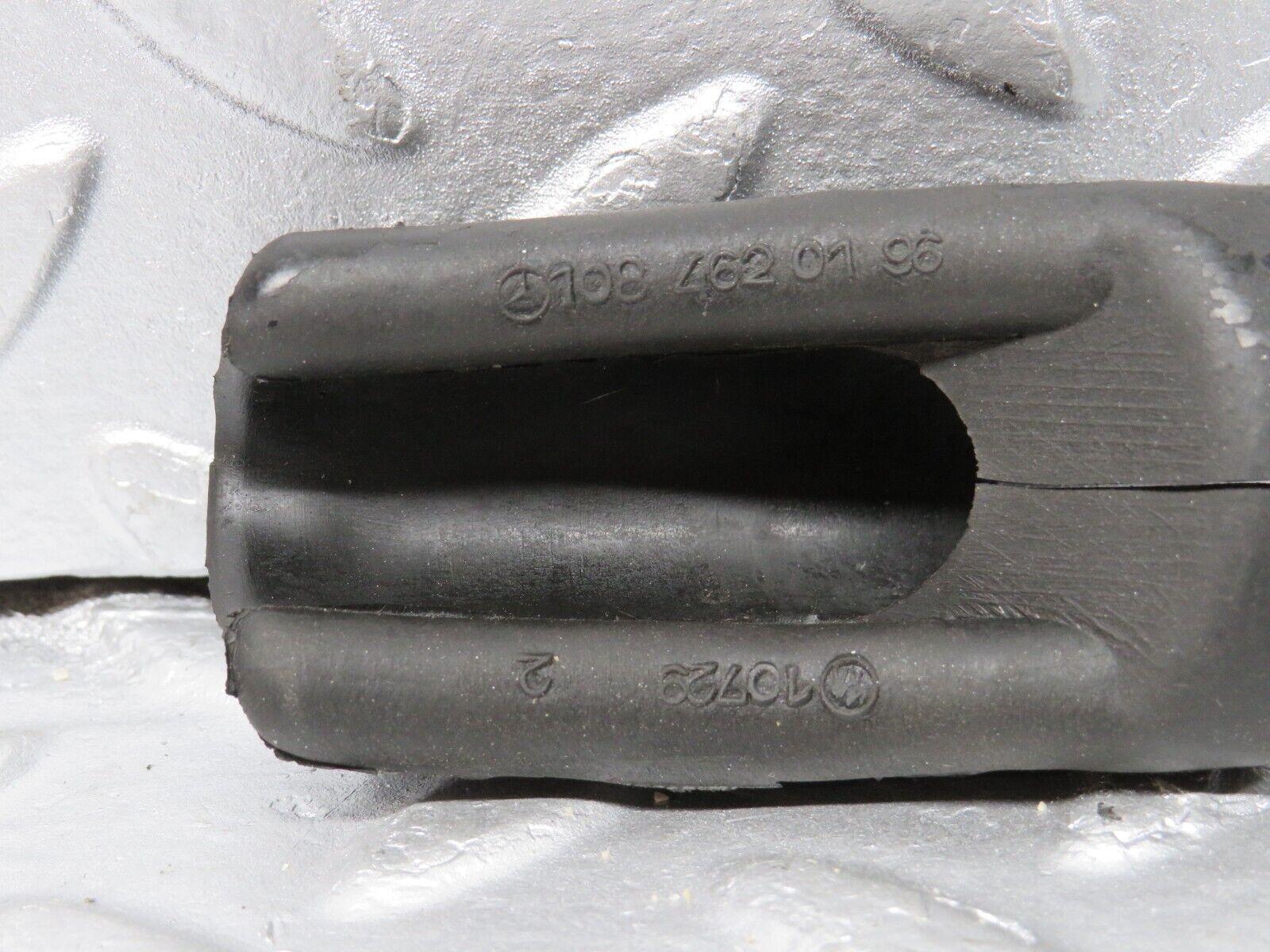 40479 Mercedes-Benz W110 230 Steering Column Rubber 1084620196