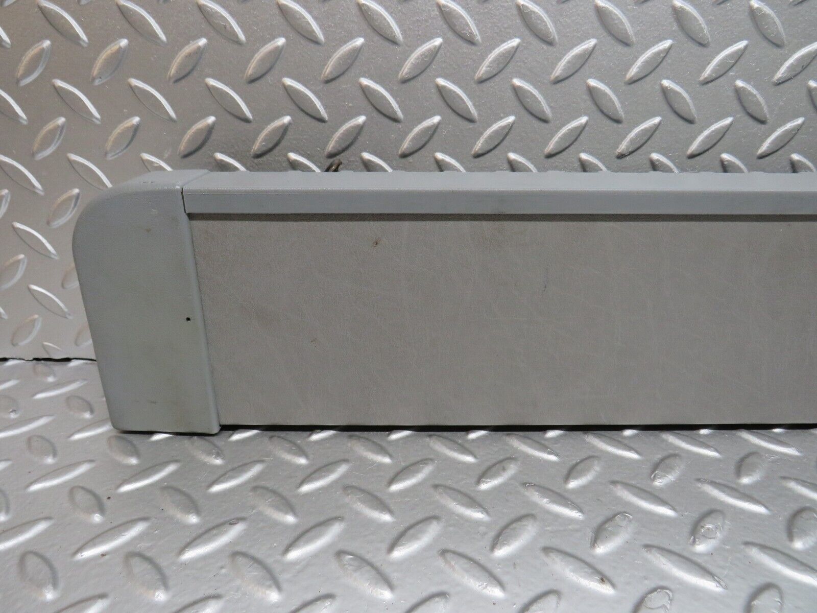 31499 Mercedes-Benz S124 220TE Wagon Trunk Roll Compartment Cover