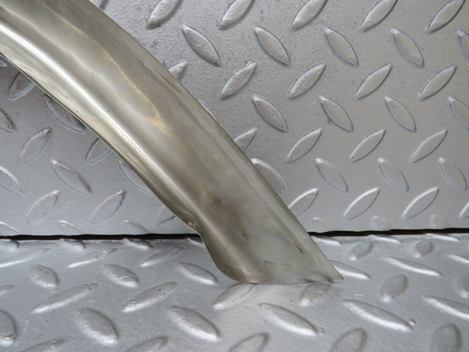 36289 Mercedes-Benz W126 420SE Front Right Chrome Wheel Arch Trim