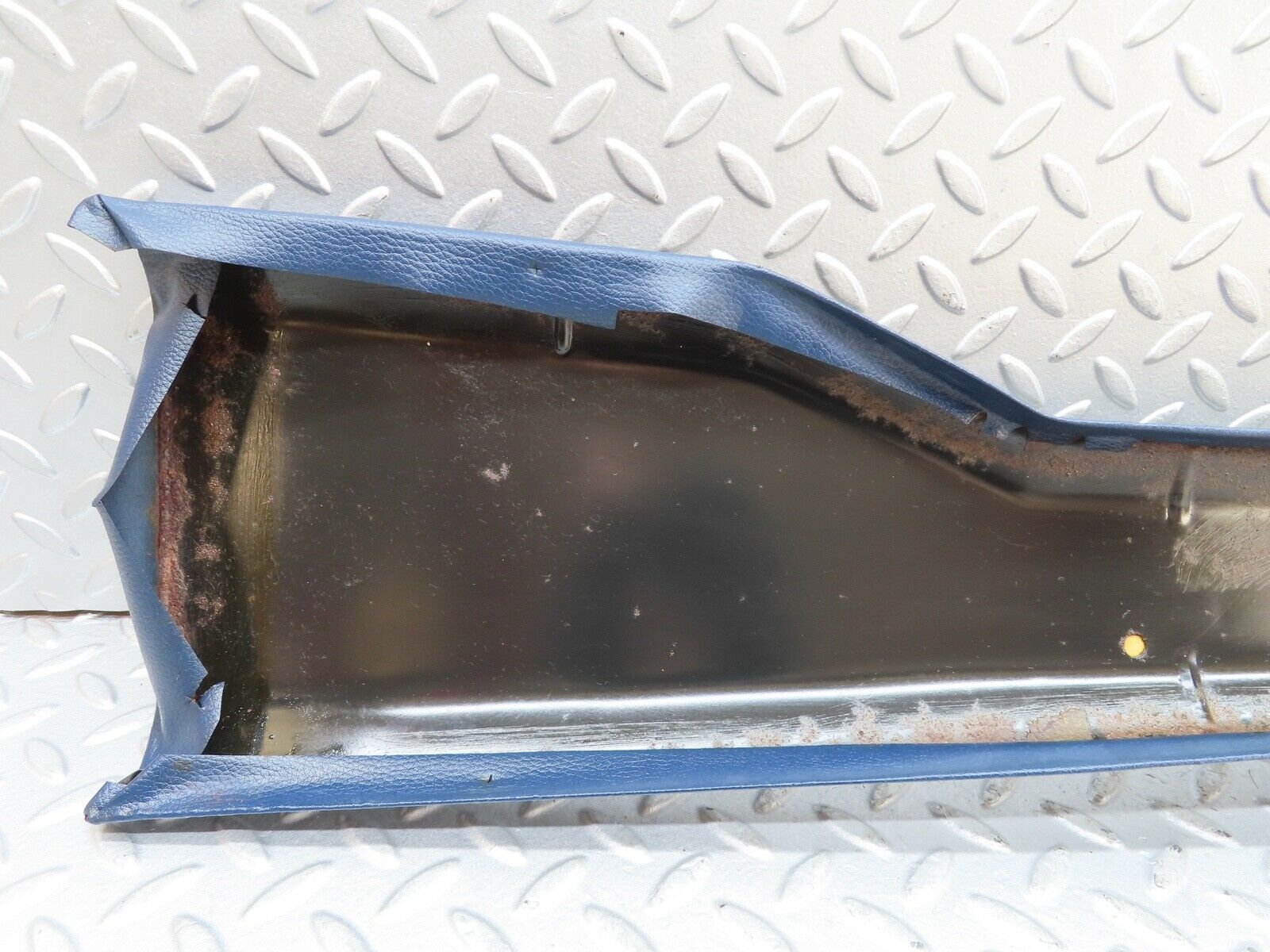 17512 Mercedes-Benz W116 450SEL B Pillar Cover Left Side Blue