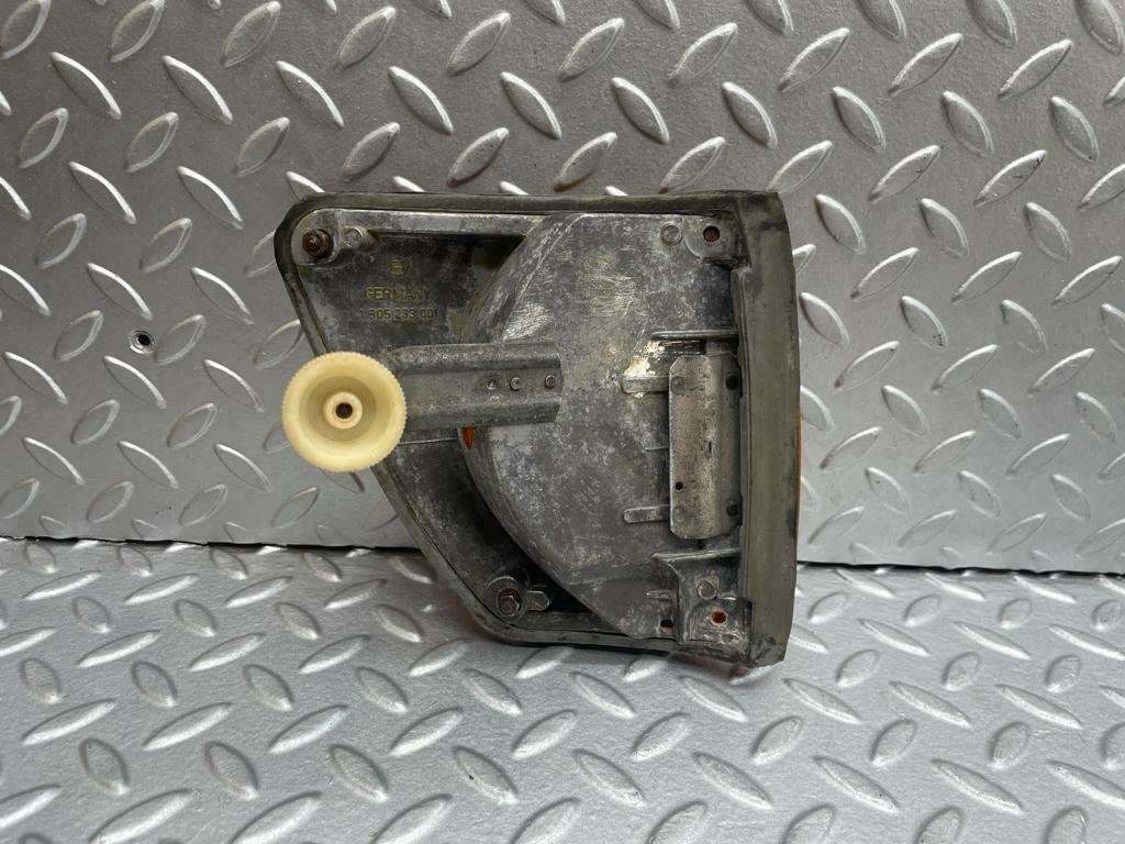 0040 Mercedes-Benz W116 350SE Left Front Indicator 1305233001