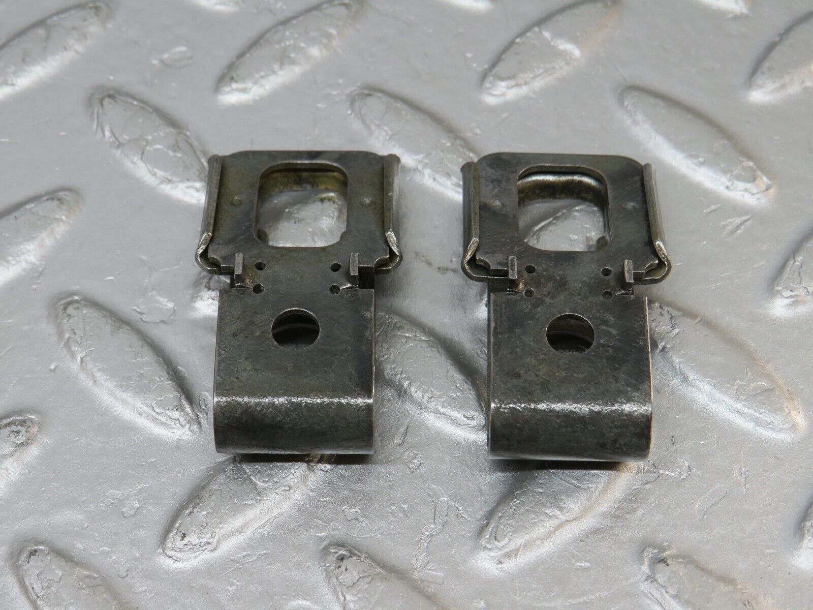 34480 Mercedes-Benz C126 380SEC Coupe Fuel Injector Bracket