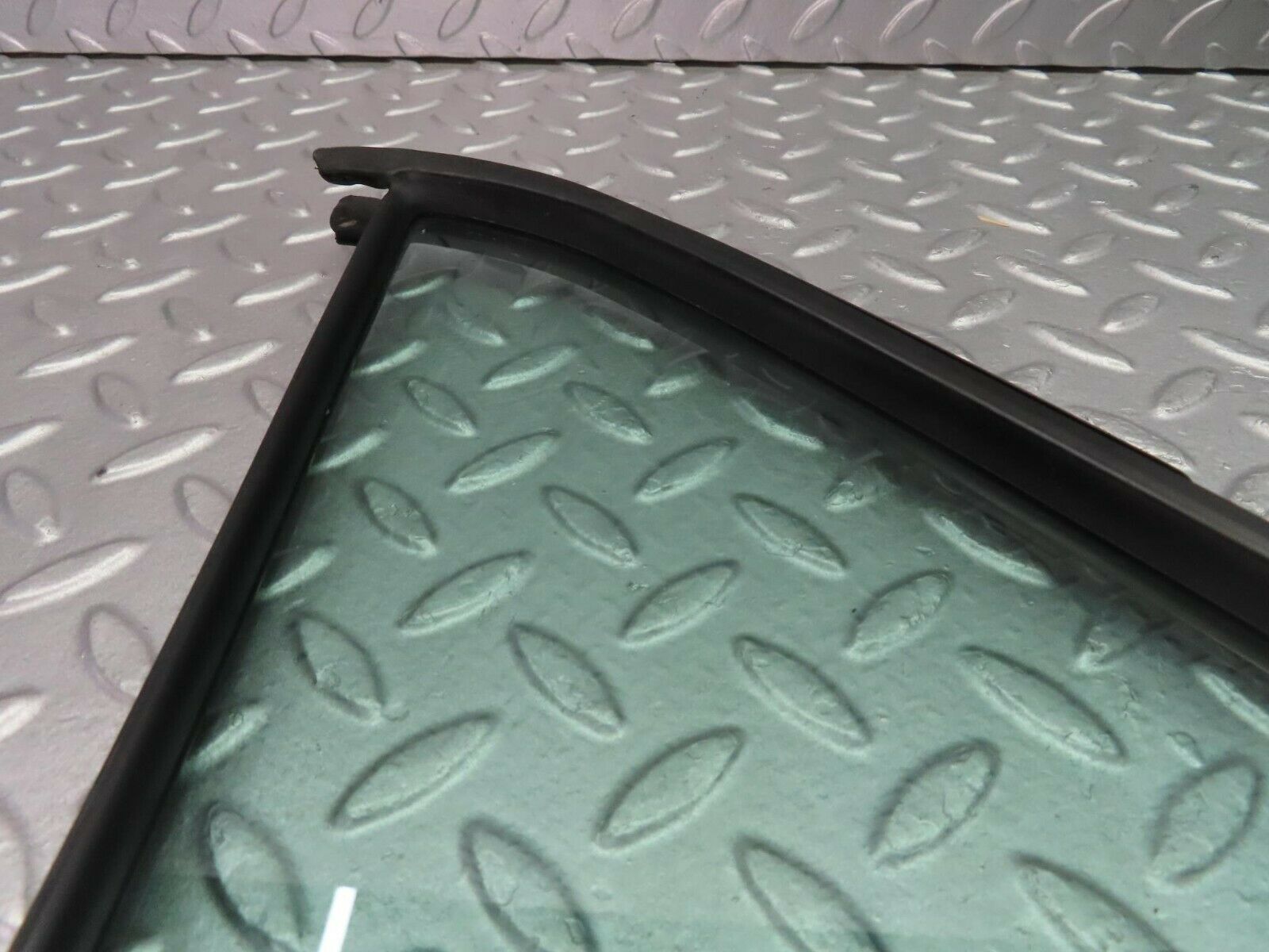 10778 Mercedes-Benz W123 230E Rear Right Quarter Window Glass 1237350224