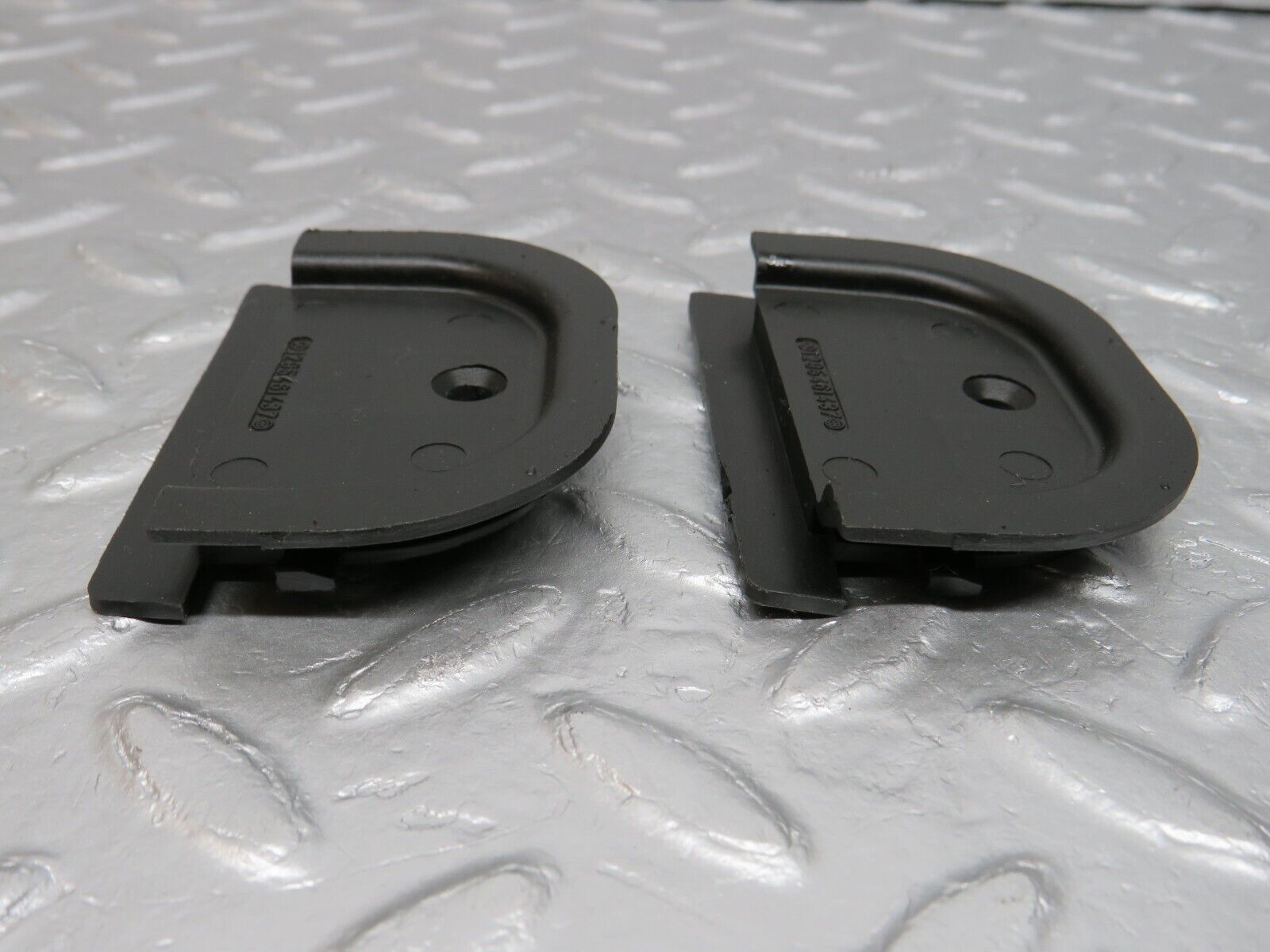 39766 Mercedes-Benz R129 320SL Coupe Front Panel Grommet 2x 1295461437